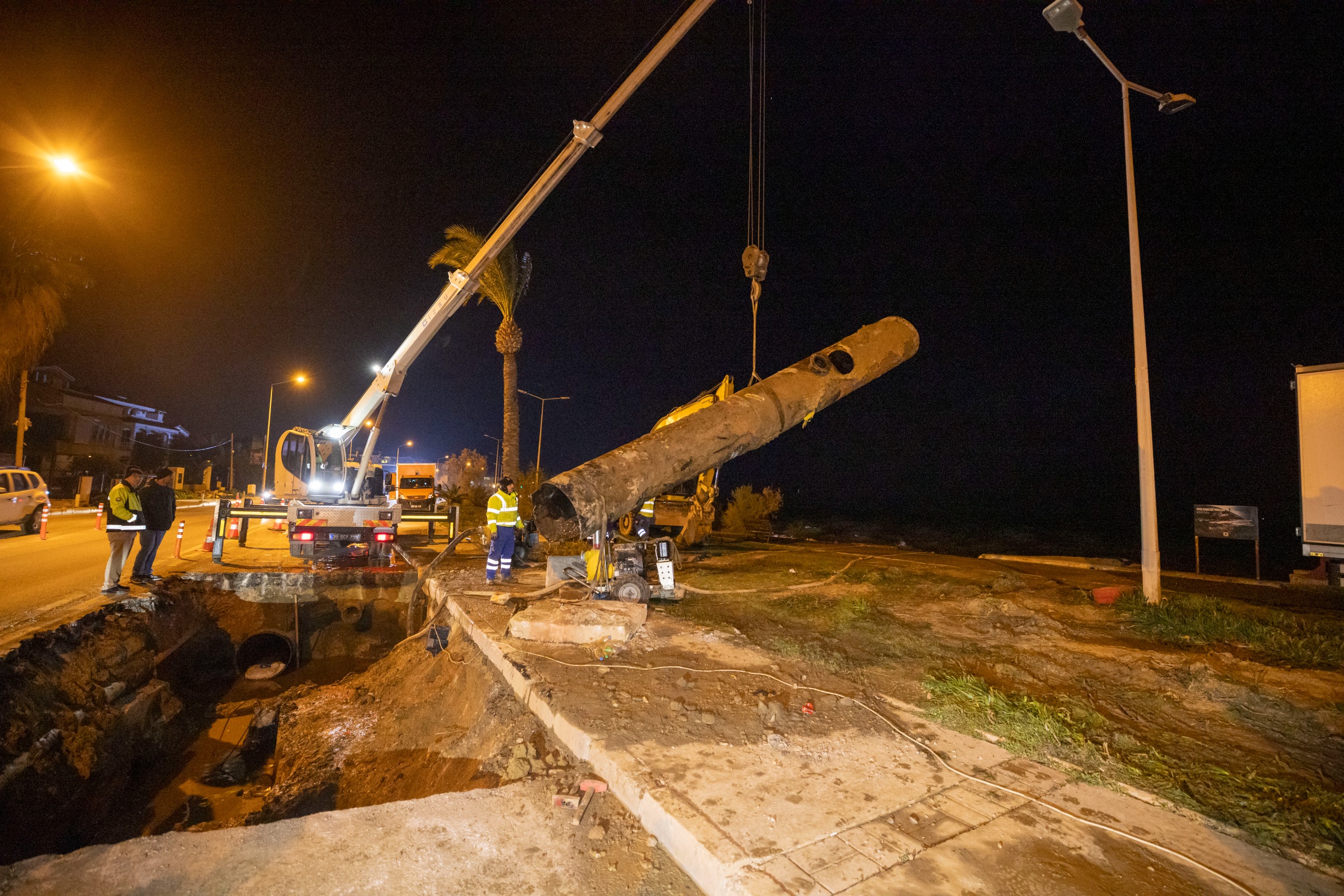 İzmir’de Su Kesintisi 5 Saat Erken Bitti İzsu’dan Hızlı Müdahale (3)