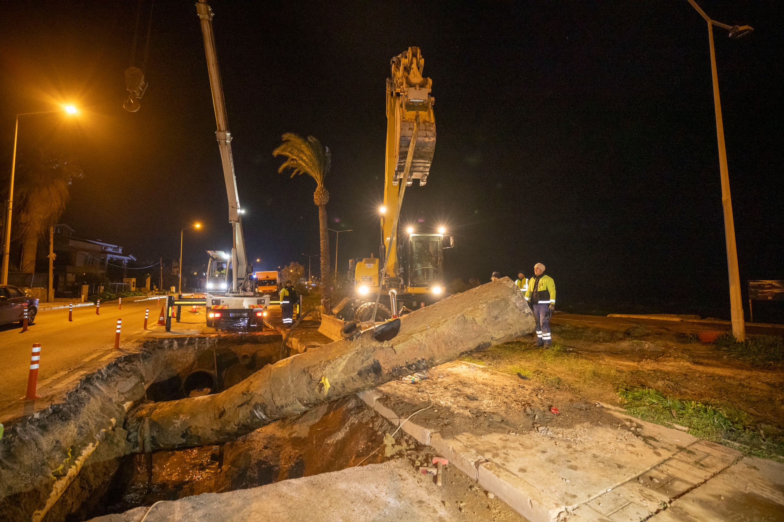 İzmir’de Su Kesintisi 5 Saat Erken Bitti İzsu’dan Hızlı Müdahale (4)