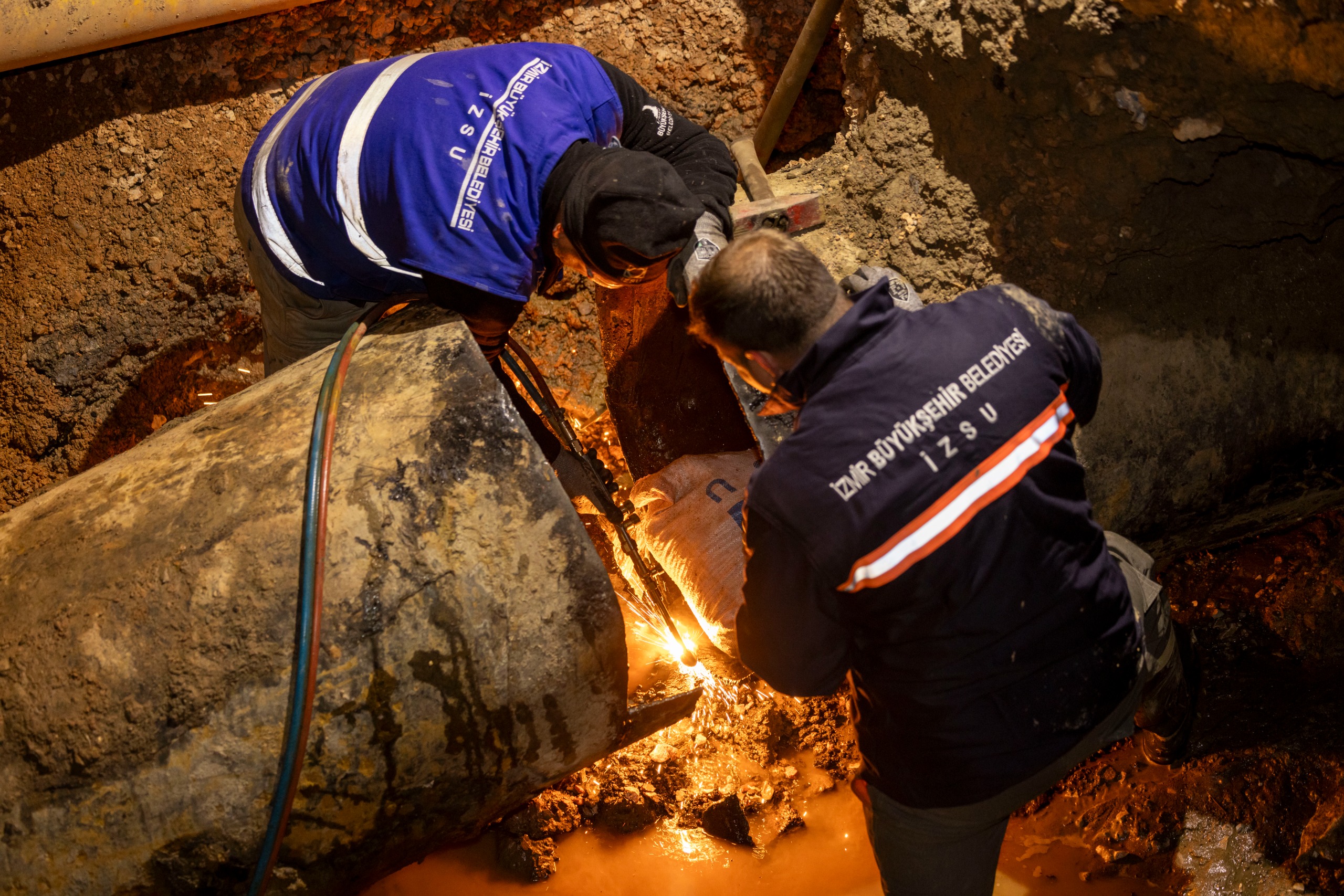 İzmir’de Su Kesintisi 5 Saat Erken Bitti İzsu’dan Hızlı Müdahale (7)