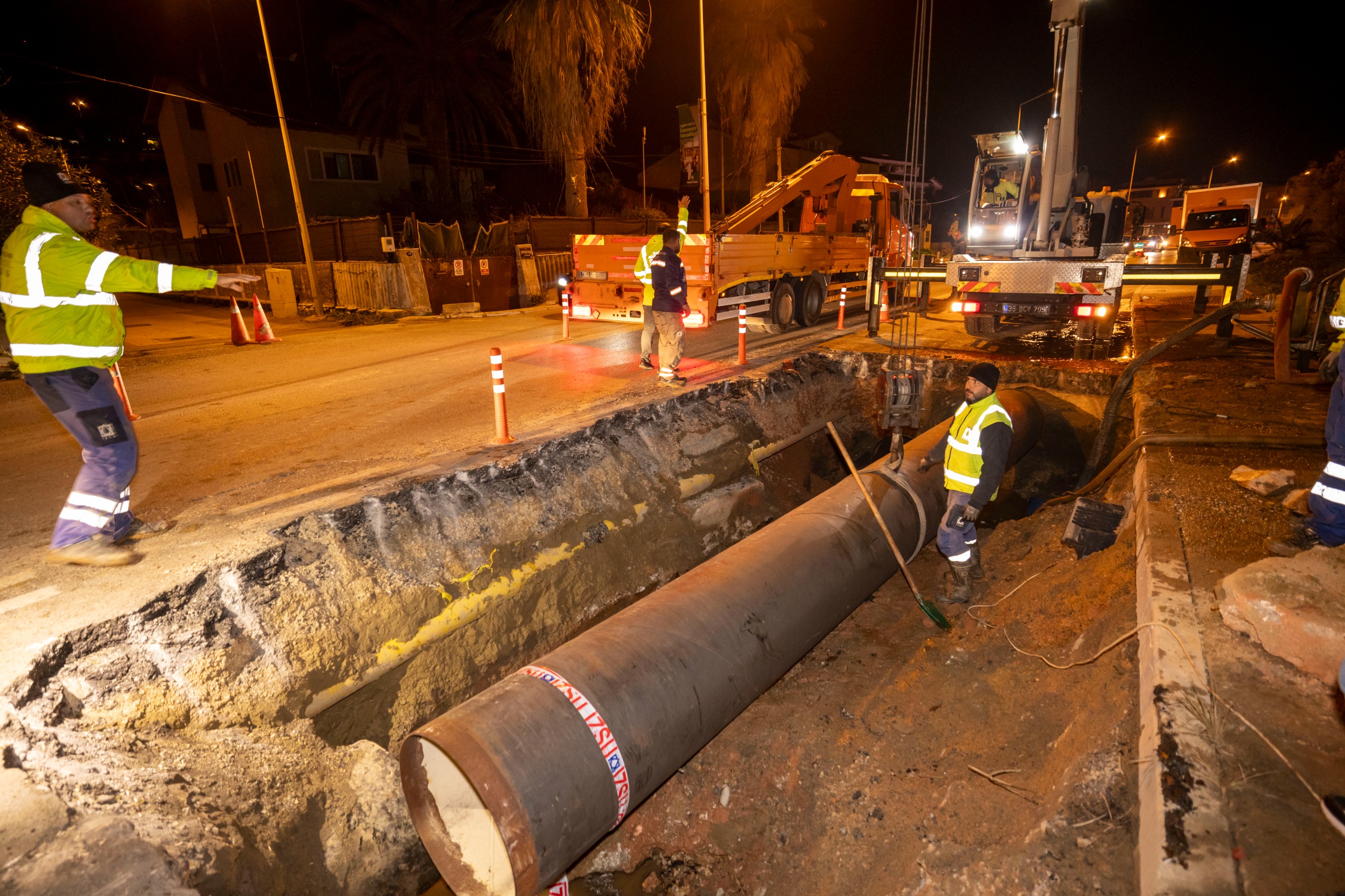 İzmir’de Su Kesintisi 5 Saat Erken Bitti İzsu’dan Hızlı Müdahale (8)