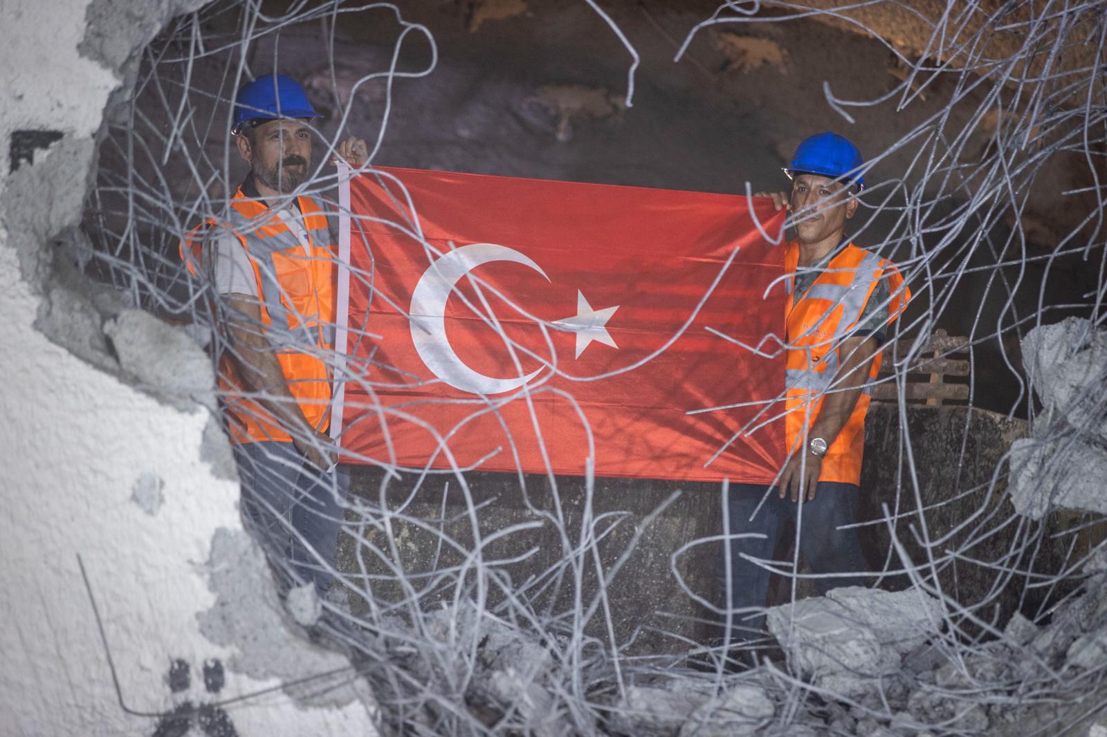 İzmir’de Trafik Düğümüne Neşter (1)