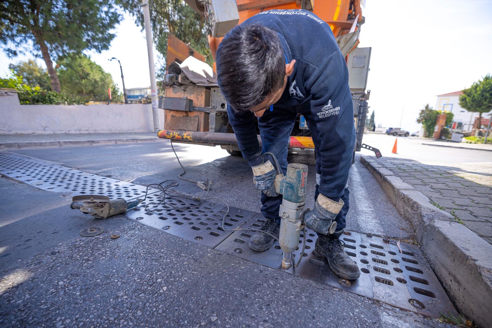 İzmir’de Yağmur Öncesi Alarm İzsu Sahaya Indi (9)