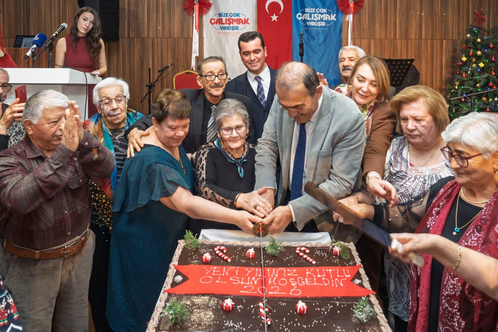 İzmir’de Yaşlılar Için Unutulmaz Yılbaşı Gecesi (2)