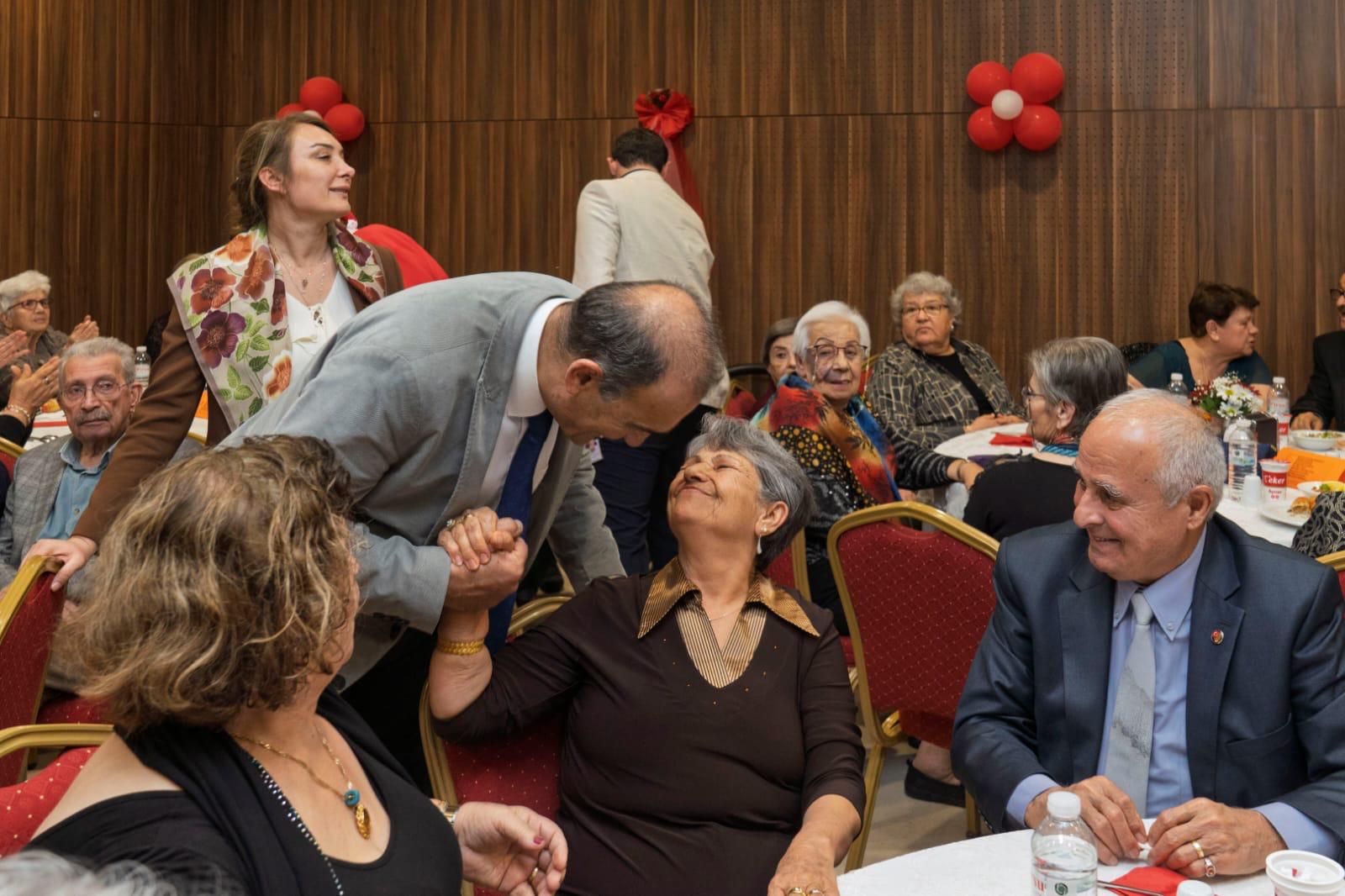 İzmir’de Yaşlılar Için Unutulmaz Yılbaşı Gecesi (5)