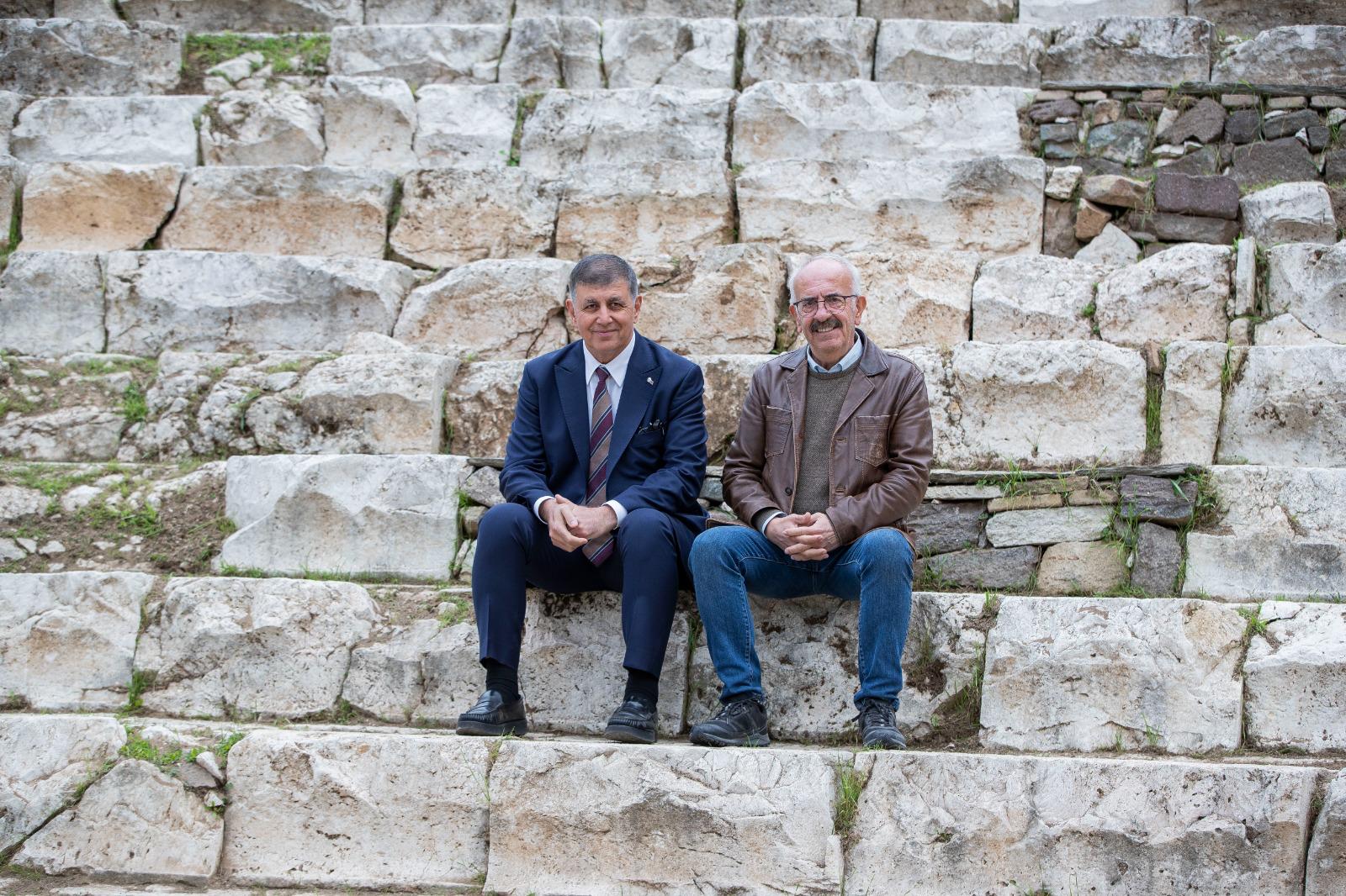 İzmir’den Tarihi Hamle Smyrna Tiyatrosu Gün Yüzüne Çıkıyor (2)