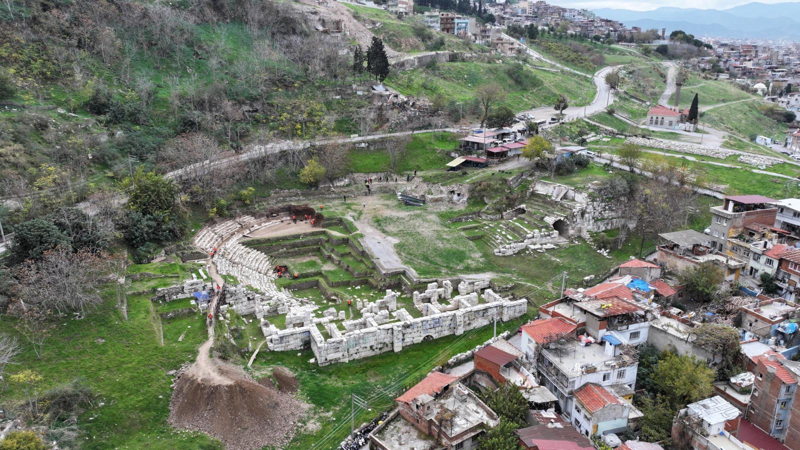 İzmir’den Tarihi Hamle Smyrna Tiyatrosu Gün Yüzüne Çıkıyor (3)