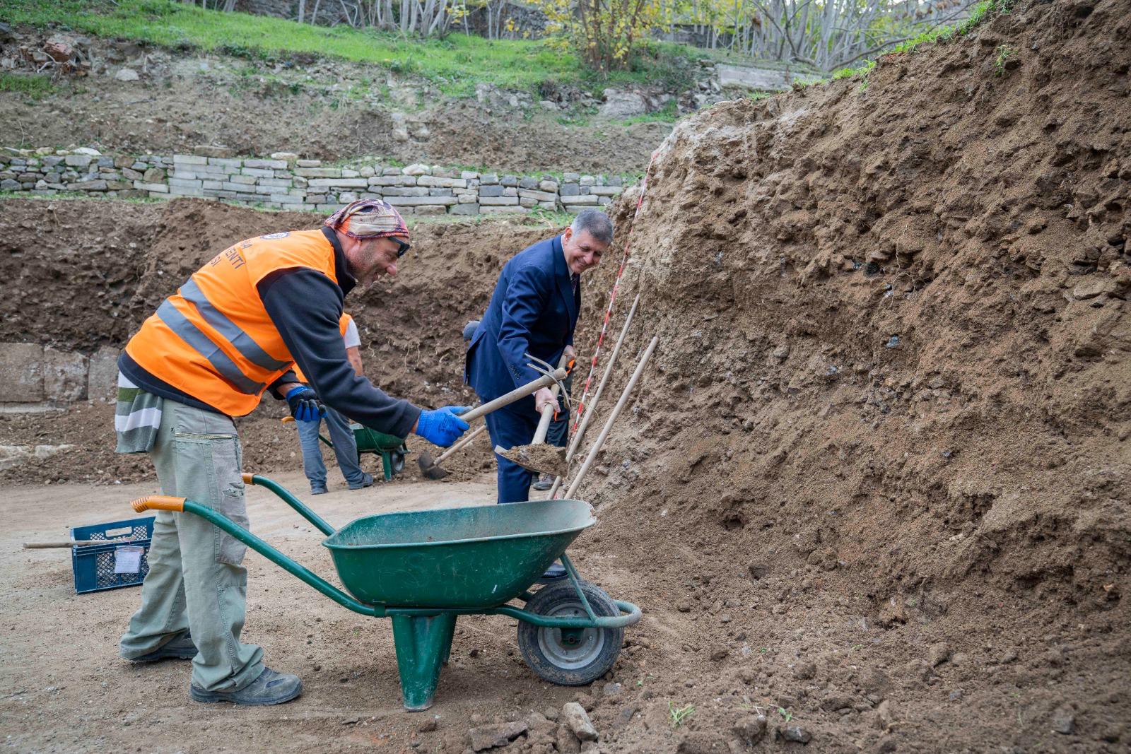 İzmir’den Tarihi Hamle Smyrna Tiyatrosu Gün Yüzüne Çıkıyor (4)