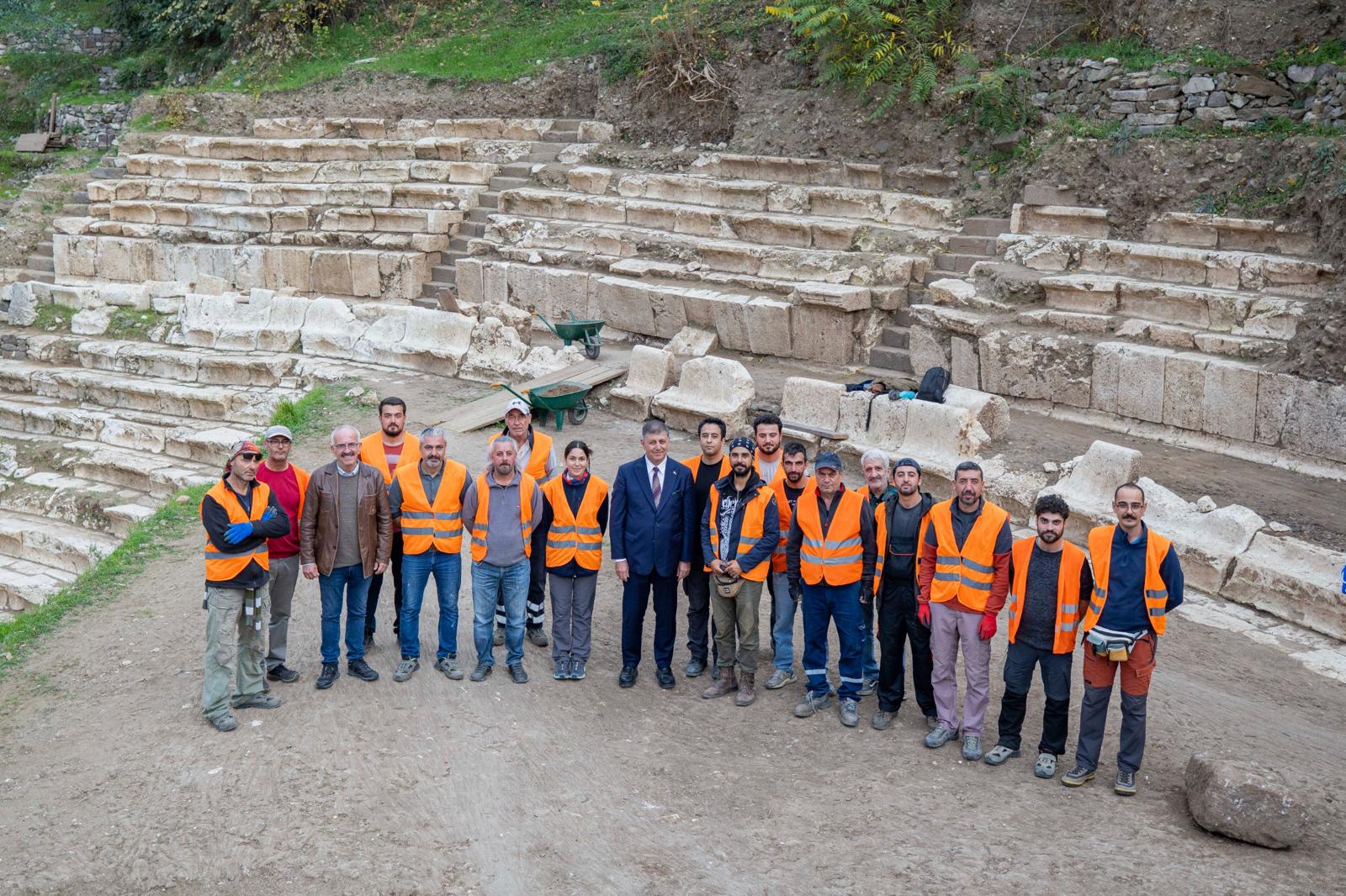 İzmir’den Tarihi Hamle Smyrna Tiyatrosu Gün Yüzüne Çıkıyor (6)
