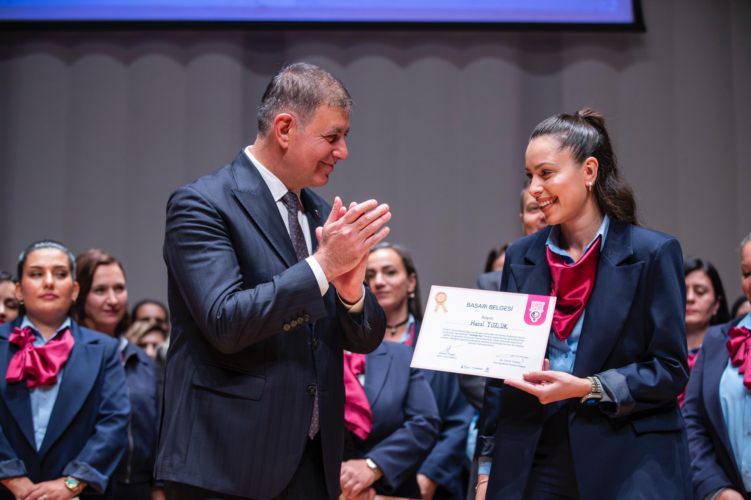 İzmir’den Ulaşımda Kadın Devrimi Dünya Standartlarını Solladı! (2)