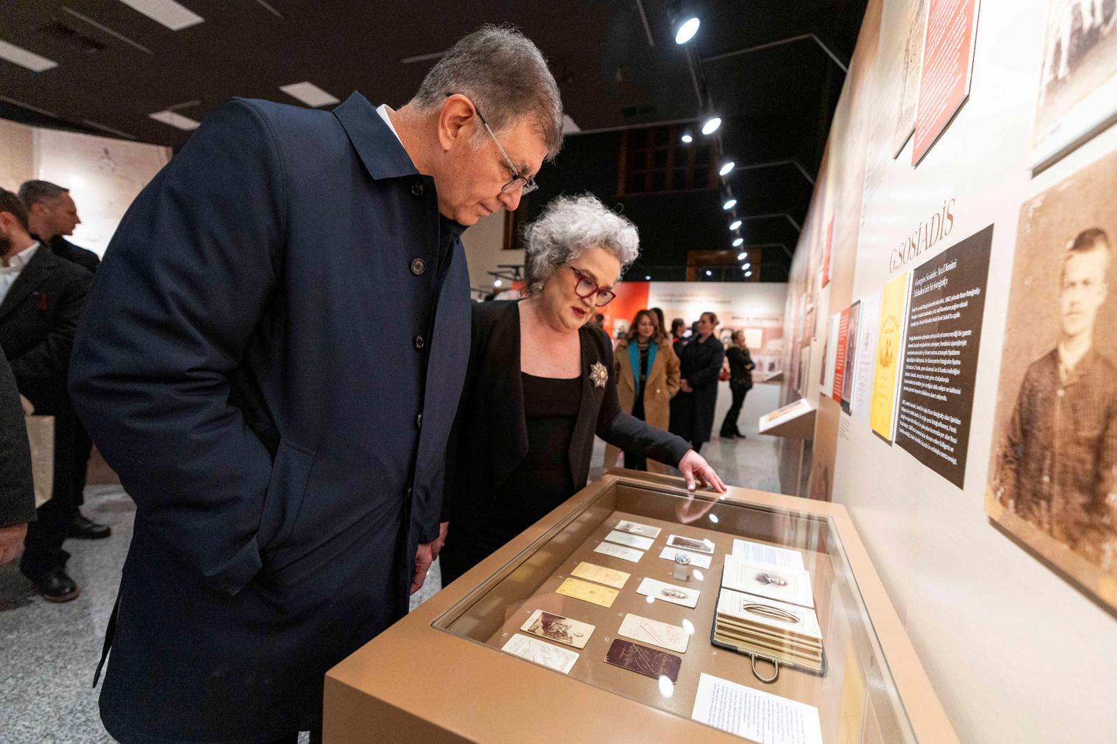 İzmir’in Fotoğraf Tarihine Işık Tutan Sergi Açıldı (13)