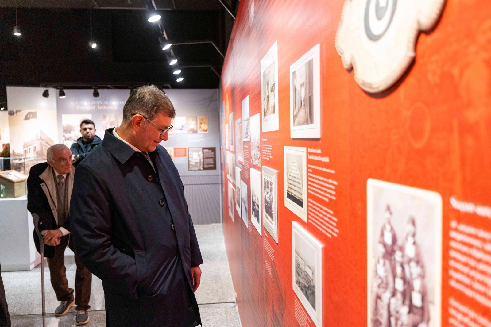 İzmir’in Fotoğraf Tarihine Işık Tutan Sergi Açıldı (14)