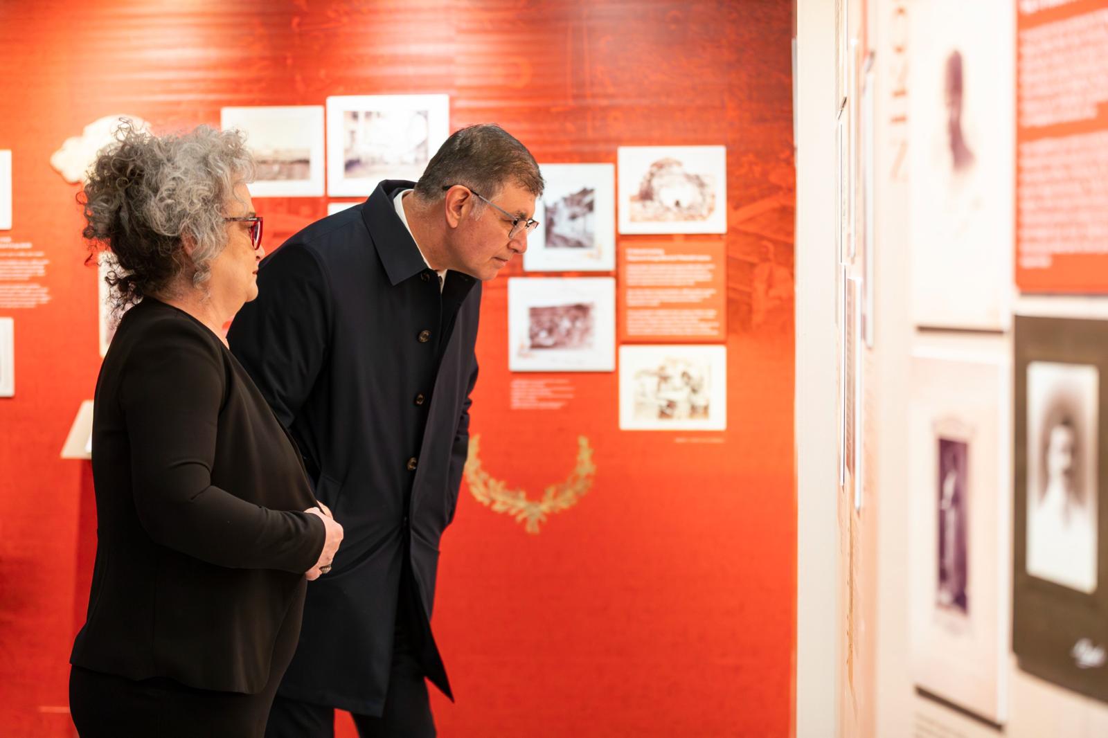 İzmir’in Fotoğraf Tarihine Işık Tutan Sergi Açıldı (17)