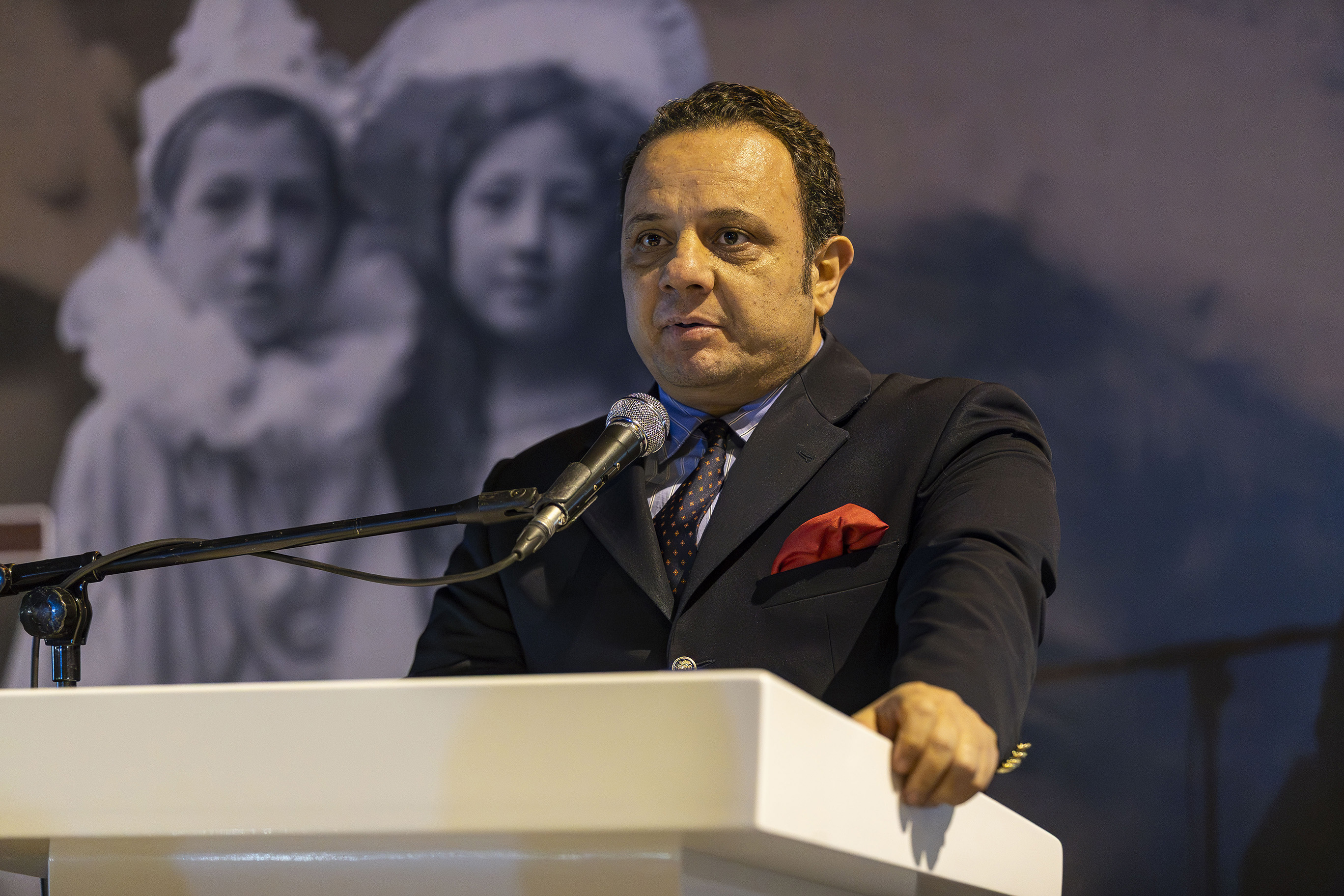 İzmir’in Fotoğraf Tarihine Işık Tutan Sergi Açıldı (2)