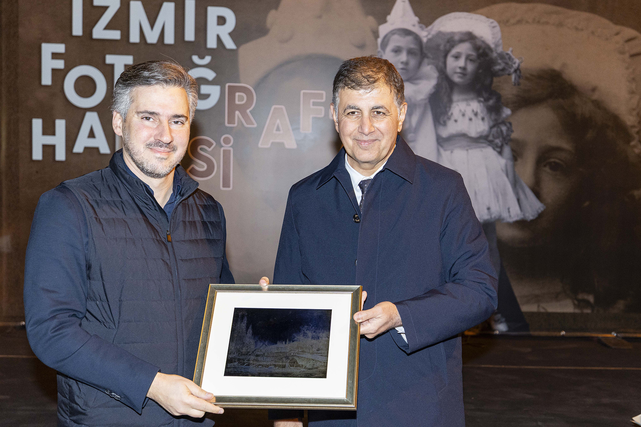 İzmir’in Fotoğraf Tarihine Işık Tutan Sergi Açıldı (7)