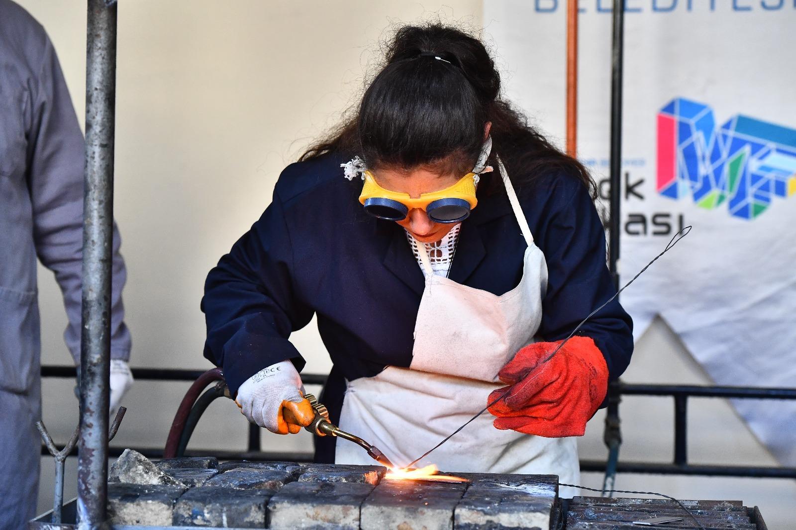 İzmir’in Istihdam Üssü 2025’Te 'Fabrika' Gibi Çalıştı (1)