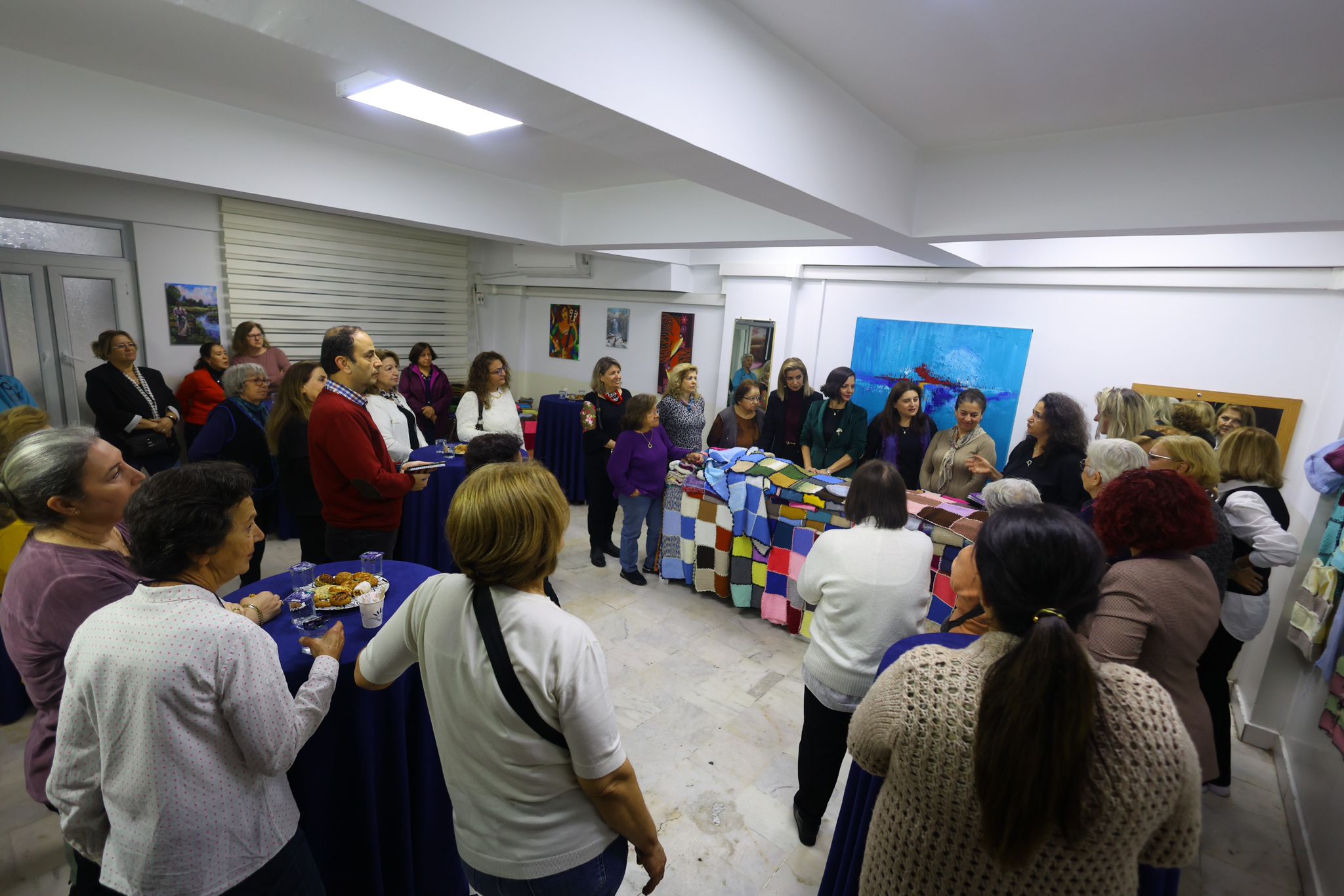 Karabağlar’da Kadınlar Ördü, Umut Battaniyelere Dönüştü (2)