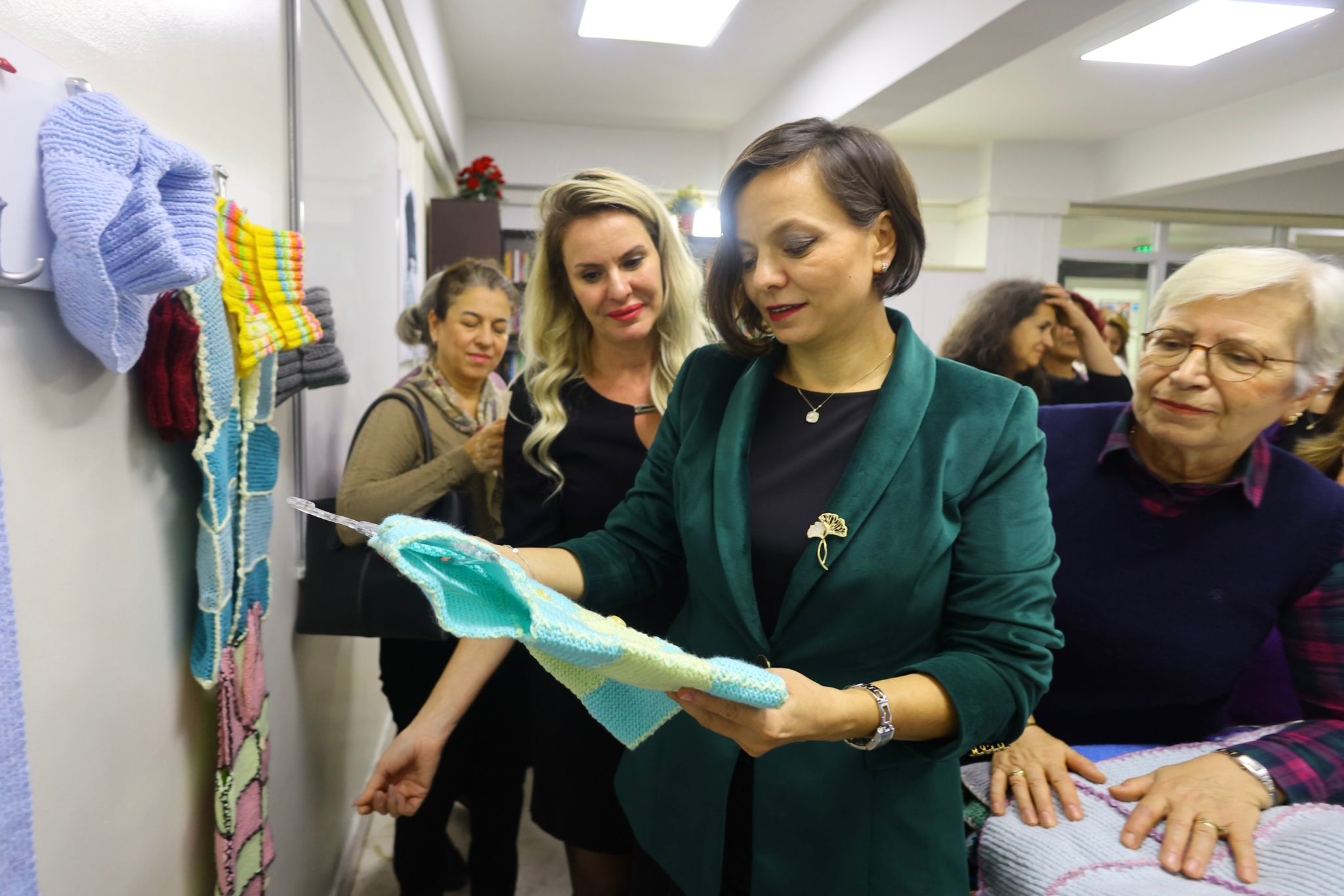 Karabağlar’da Kadınlar Ördü, Umut Battaniyelere Dönüştü (7)