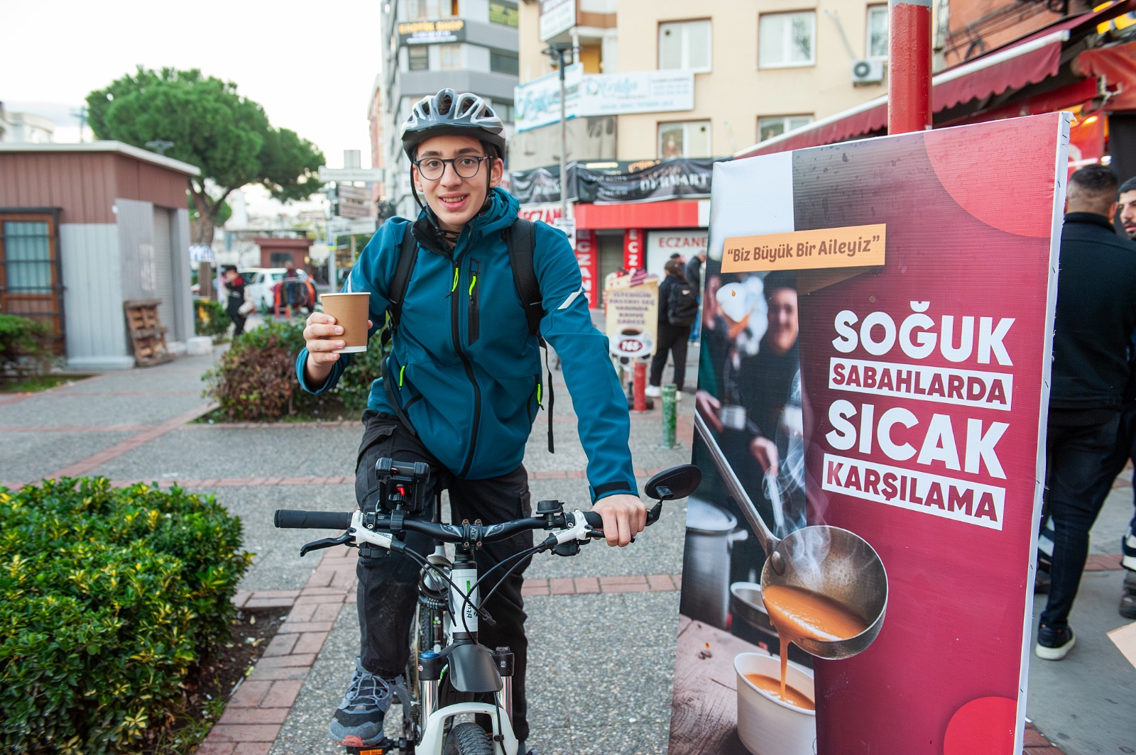 Karşıyaka’da Soğuk Sabahlar Sıcak Çorbayla Isınıyor (1)