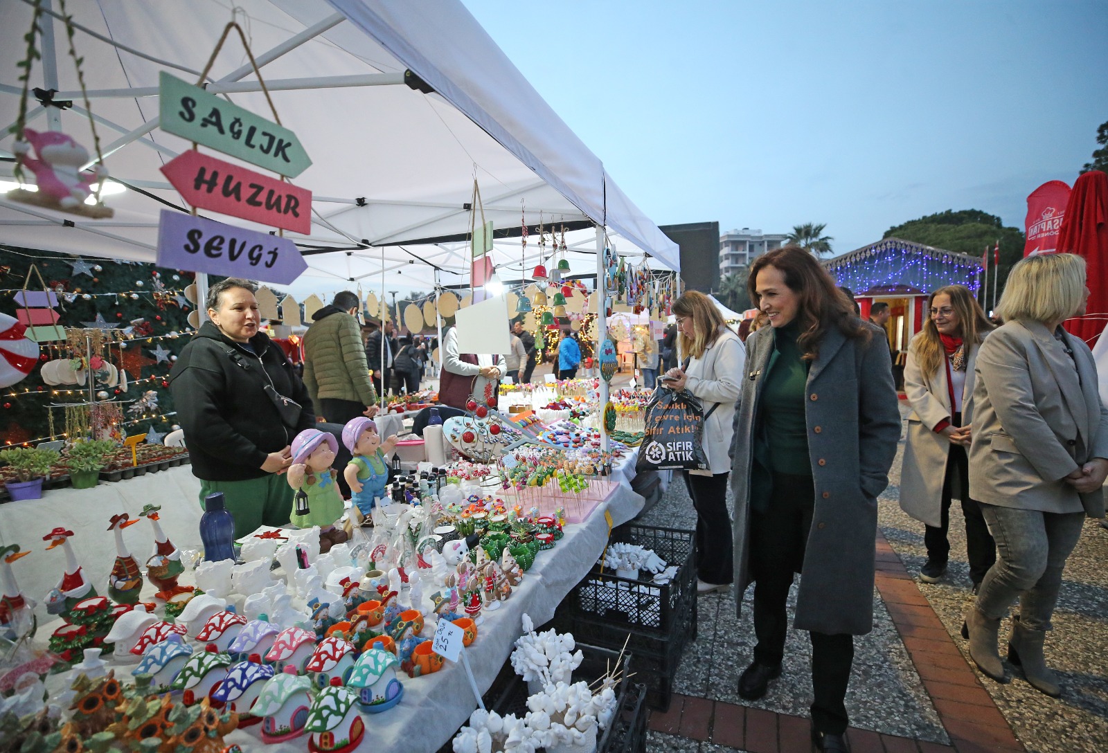 Karşıyaka’da Yeni Yıl Heyecanı Meydanlara Taştı (8)