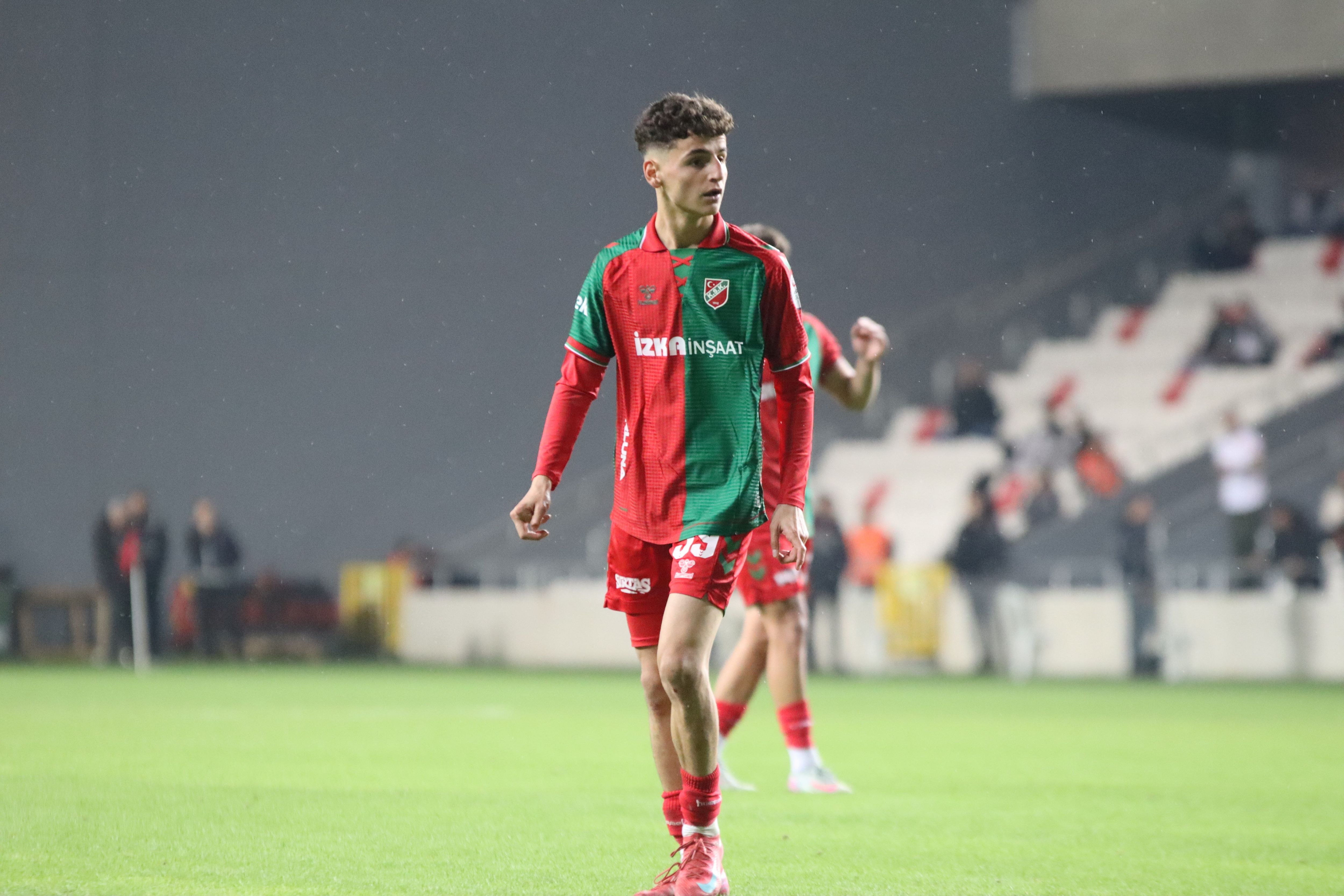 Karşıyaka’nın Genç Yıldızı Adem Yeşilyurt Milli Takımda! (1)