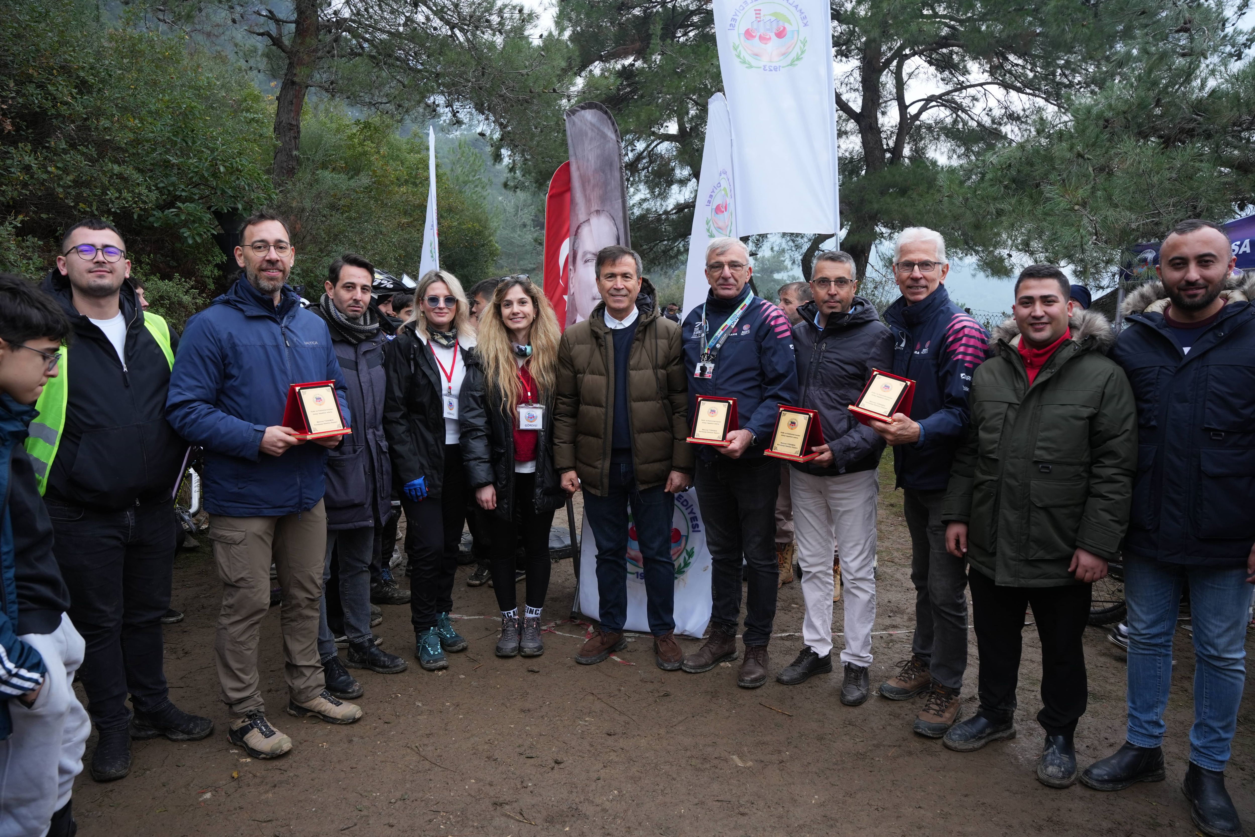 Kemalpaşa’da Enduro Dağ Bisikleti Yarışı Nefes Kesti! (1)