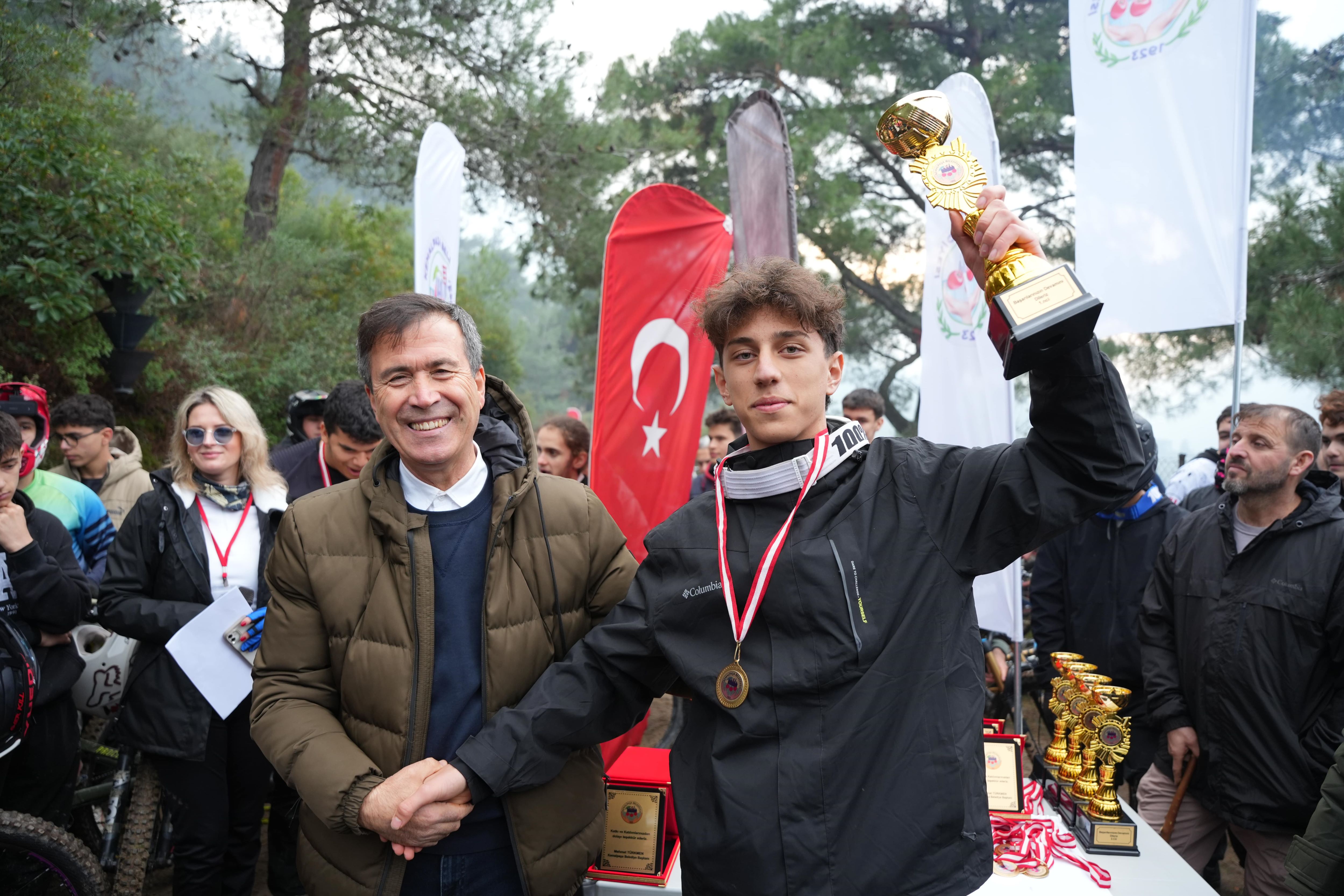 Kemalpaşa’da Enduro Dağ Bisikleti Yarışı Nefes Kesti! (3)