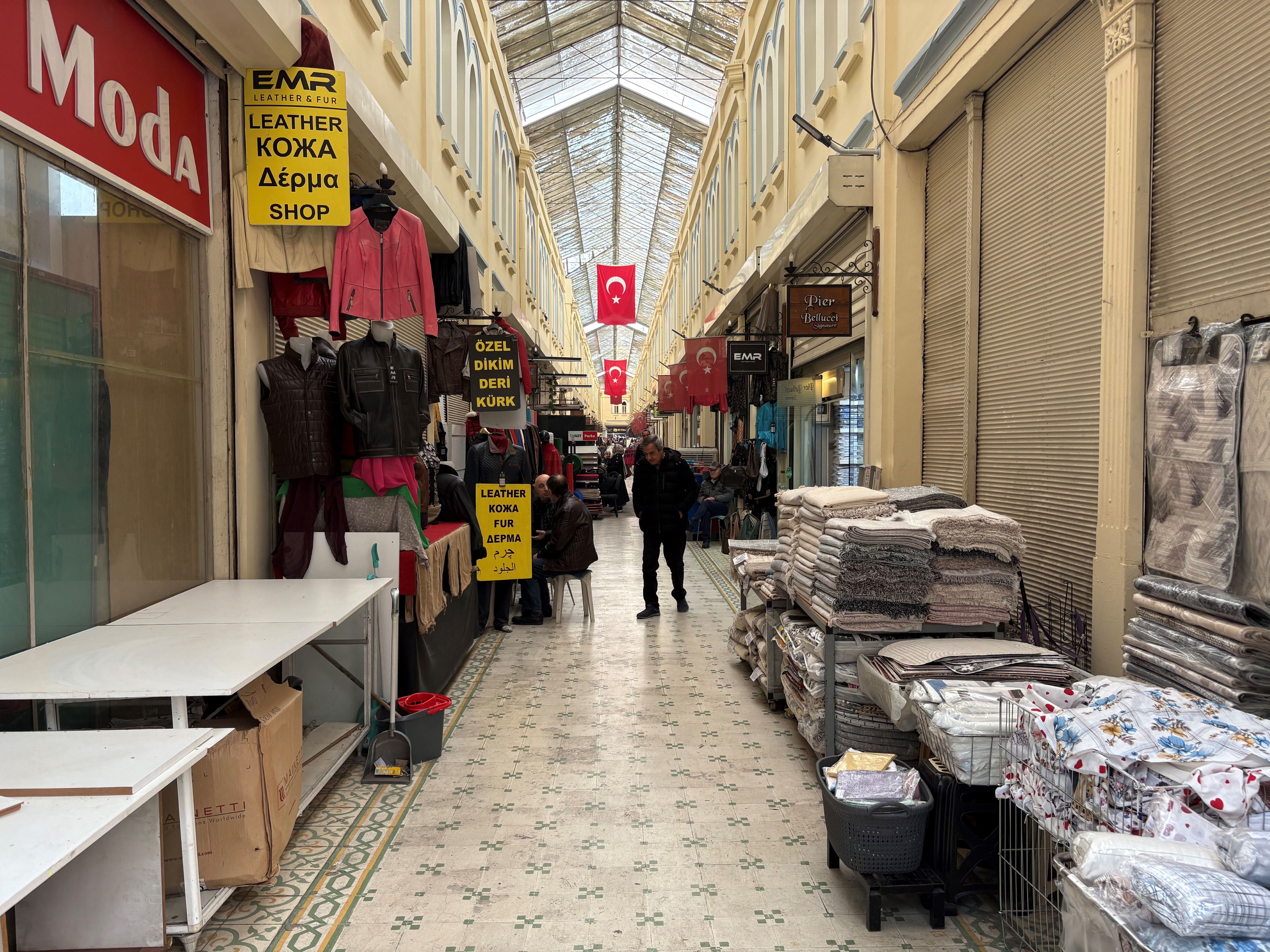 Kemeraltı’nda Yılbaşı Öncesi Adım Atacak Yer Kalmadı (1)-1