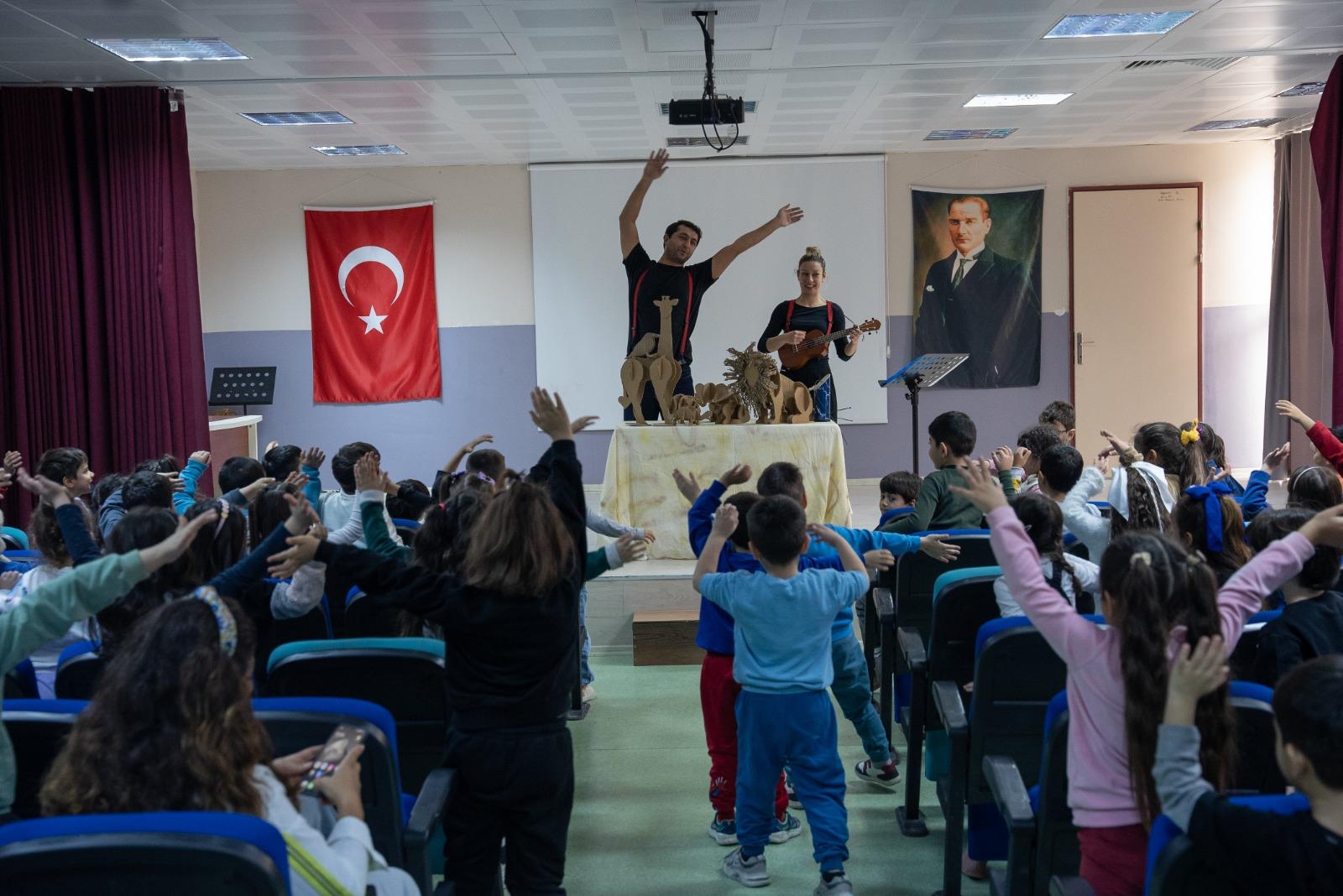 'Kendini Arayan Zürafa' Buca’da Çocuklarla (4)