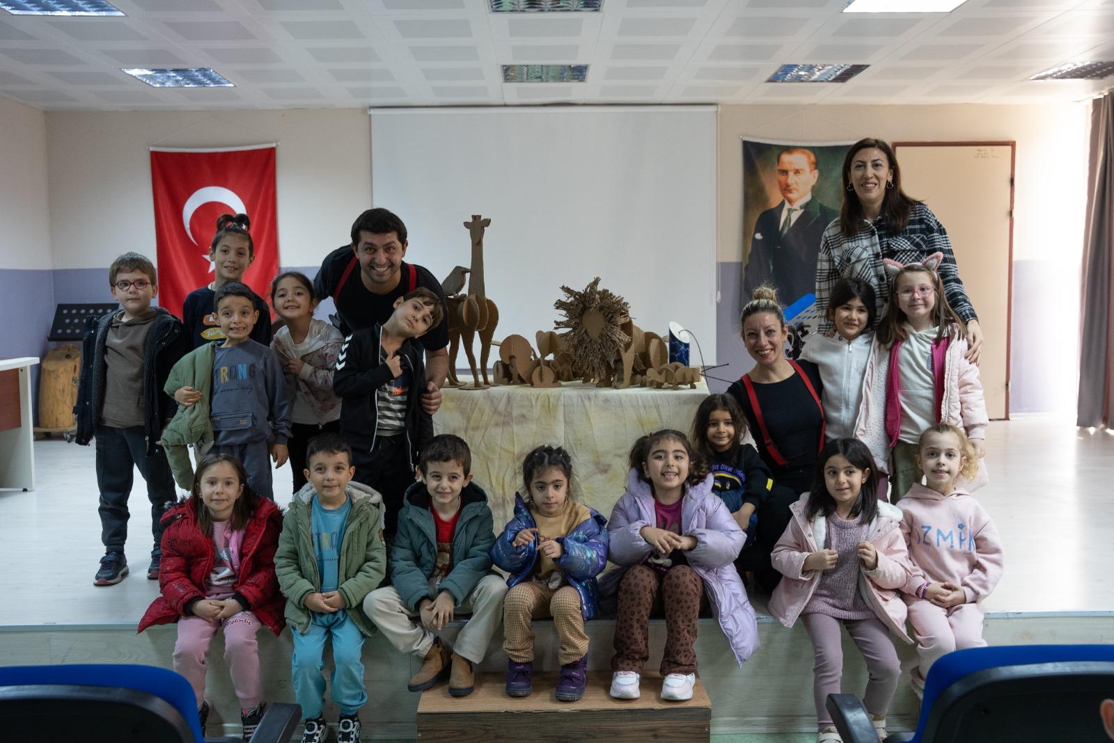 'Kendini Arayan Zürafa' Buca’da Çocuklarla (5)