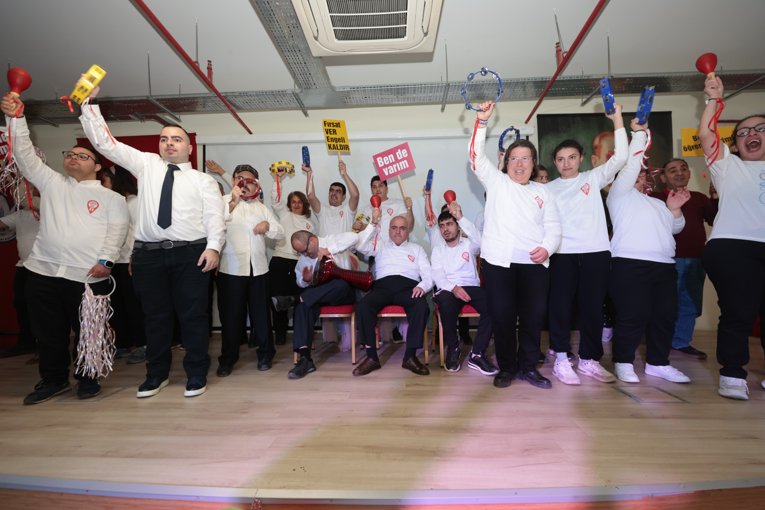 Konak’ta ‘Bizi Fark Et, Bizi Anla’ Mesajı (3)