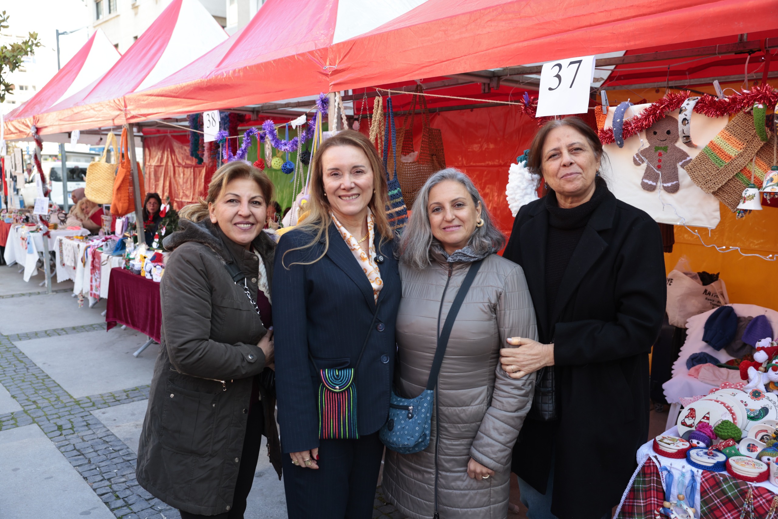 Konak’ta Yeni Yıl Coşkusu El Emeğiyle Büyüyor (2)