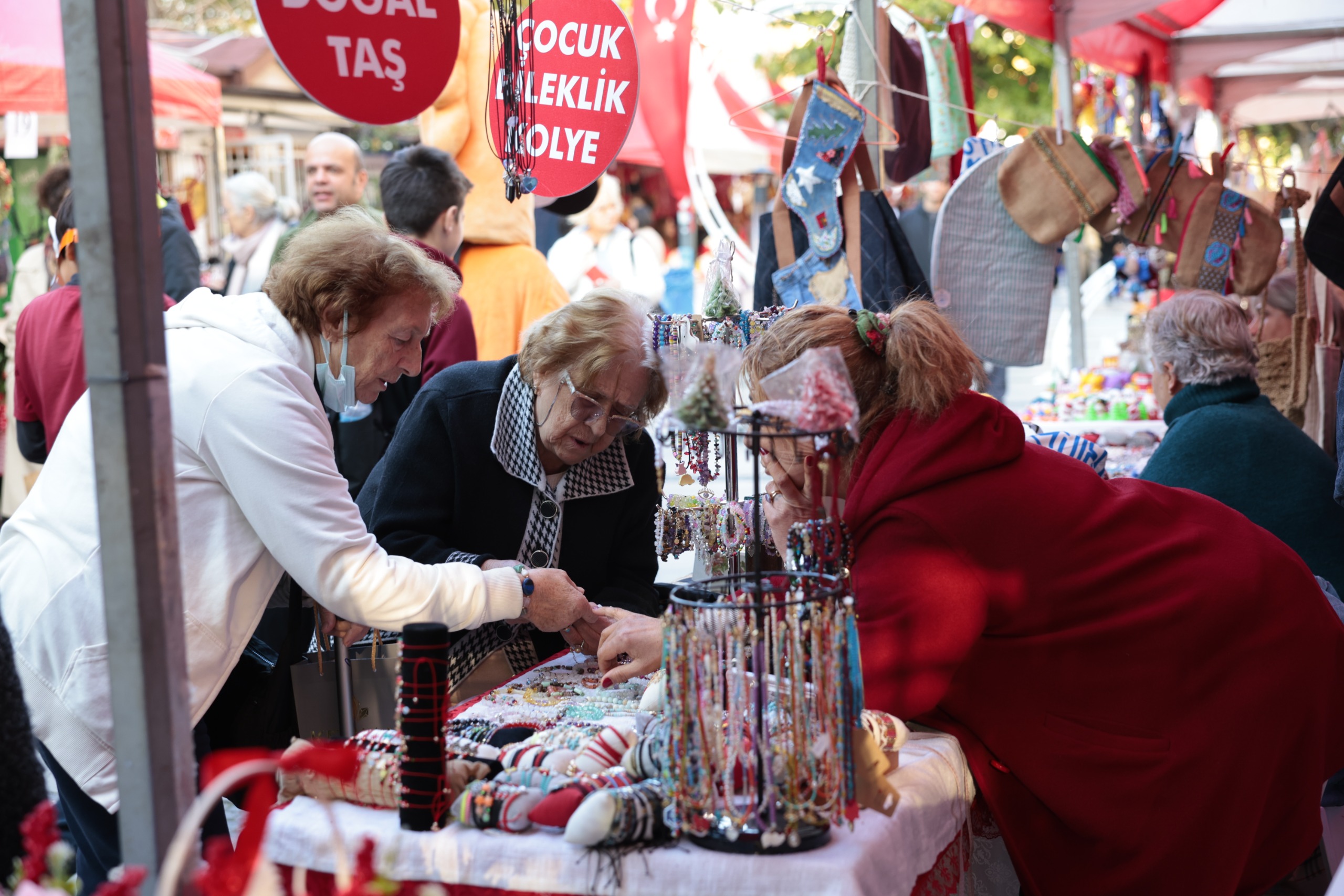Konak’ta Yeni Yıl Coşkusu El Emeğiyle Büyüyor (3)