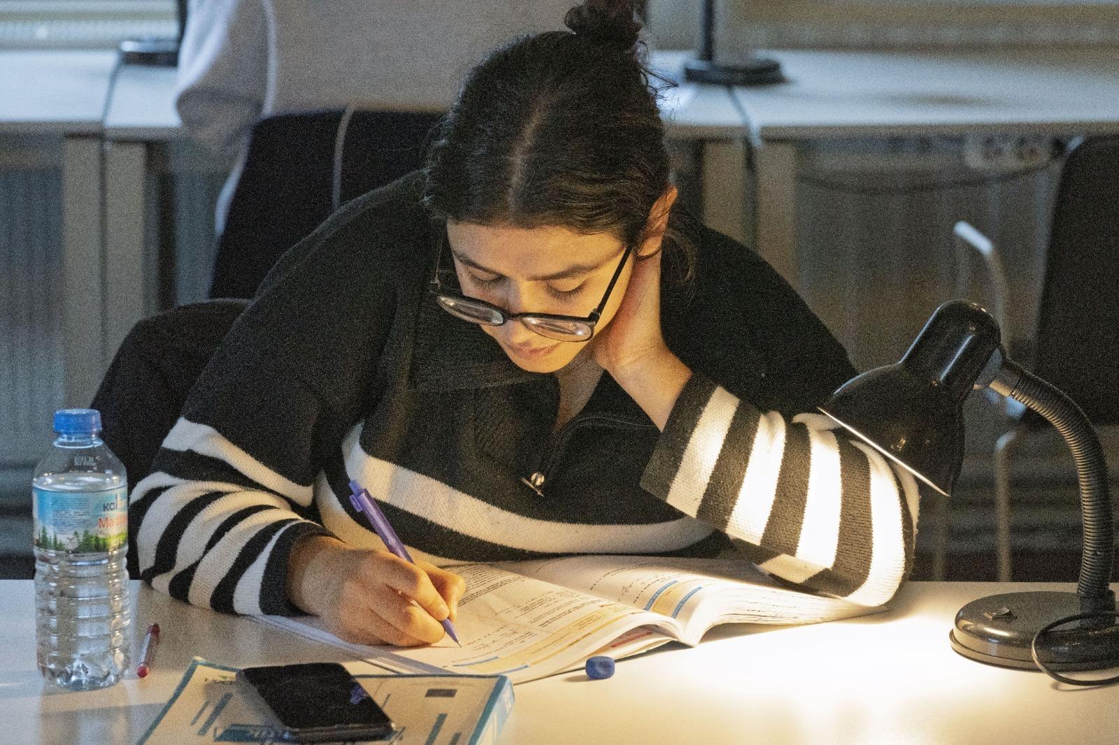 Kütüphaneler İzmir’in Yeni Buluşma Noktası Oldu (1)