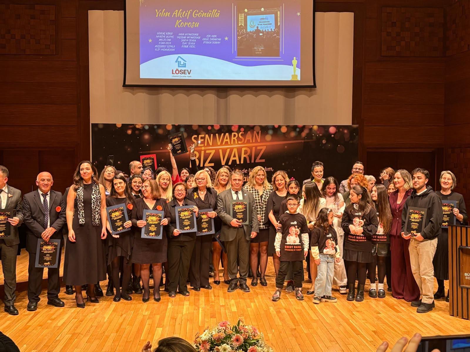 Lösev’in 'Yılın Gönüllüleri' İzmir’de Ödüllendirildi (2)