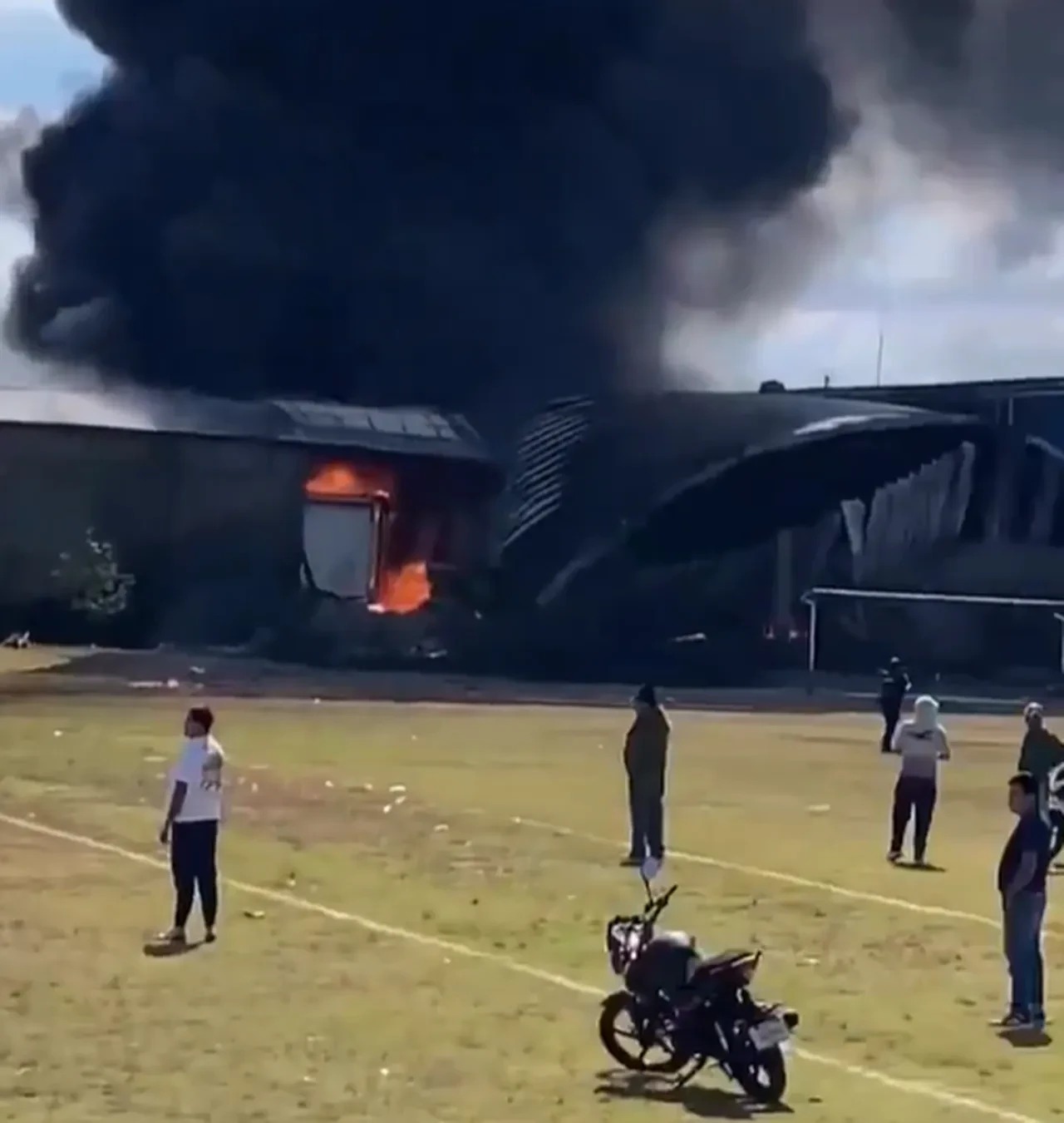 Meksikada Ucak Kazasi Acil Inis (1)