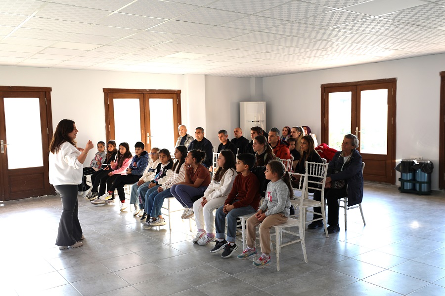 Menderes’te Çocuklara Tiyatro Eğitimi Başladı (1)