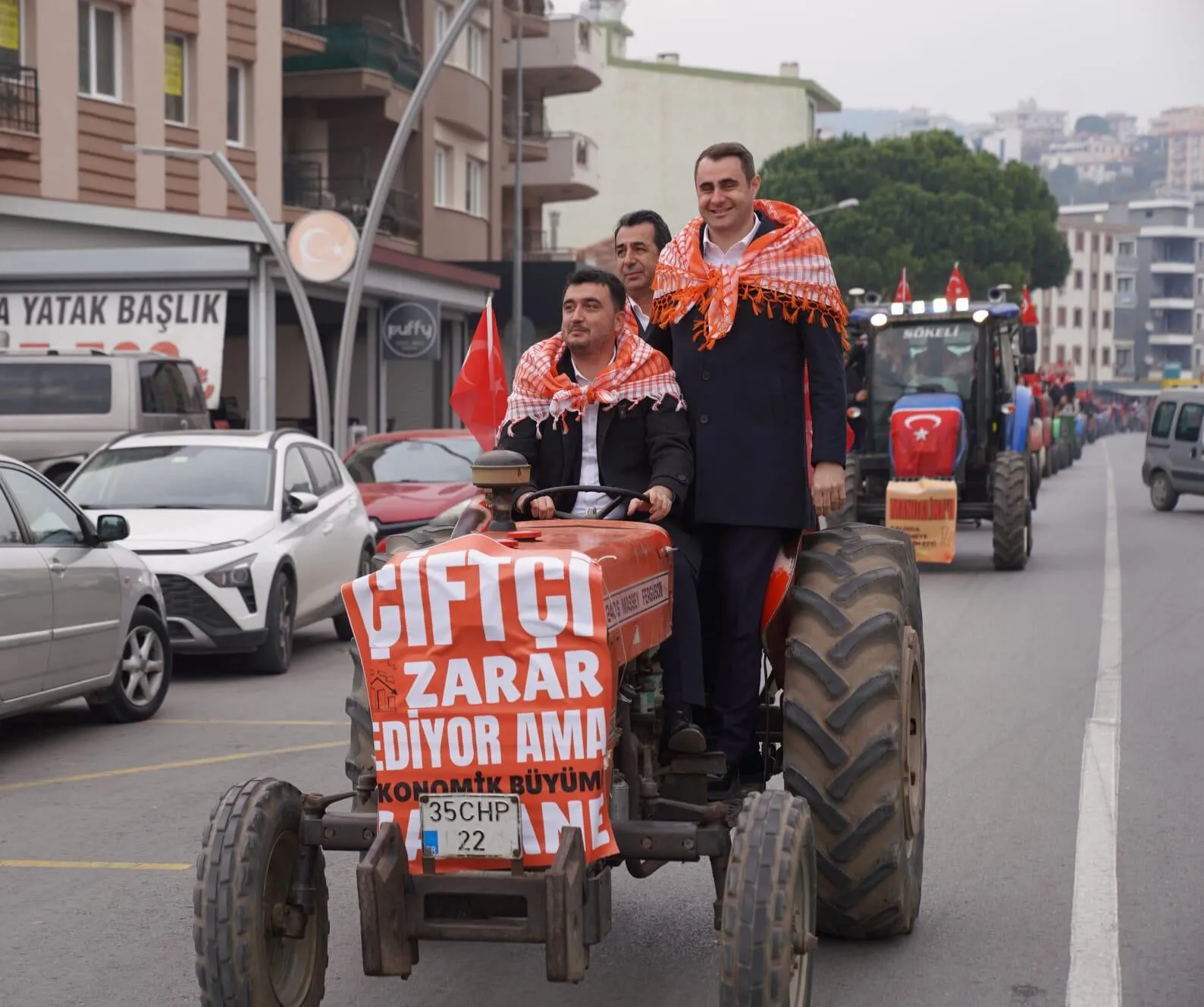 Menderes’te Mandalina Üreticilerinden Traktörlü Eylem (3)