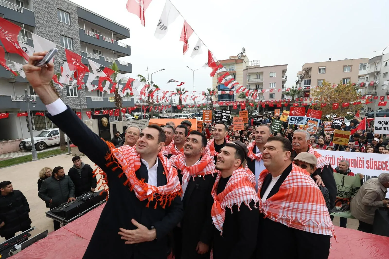 Menderes’te Mandalina Üreticilerinden Traktörlü Eylem (4)