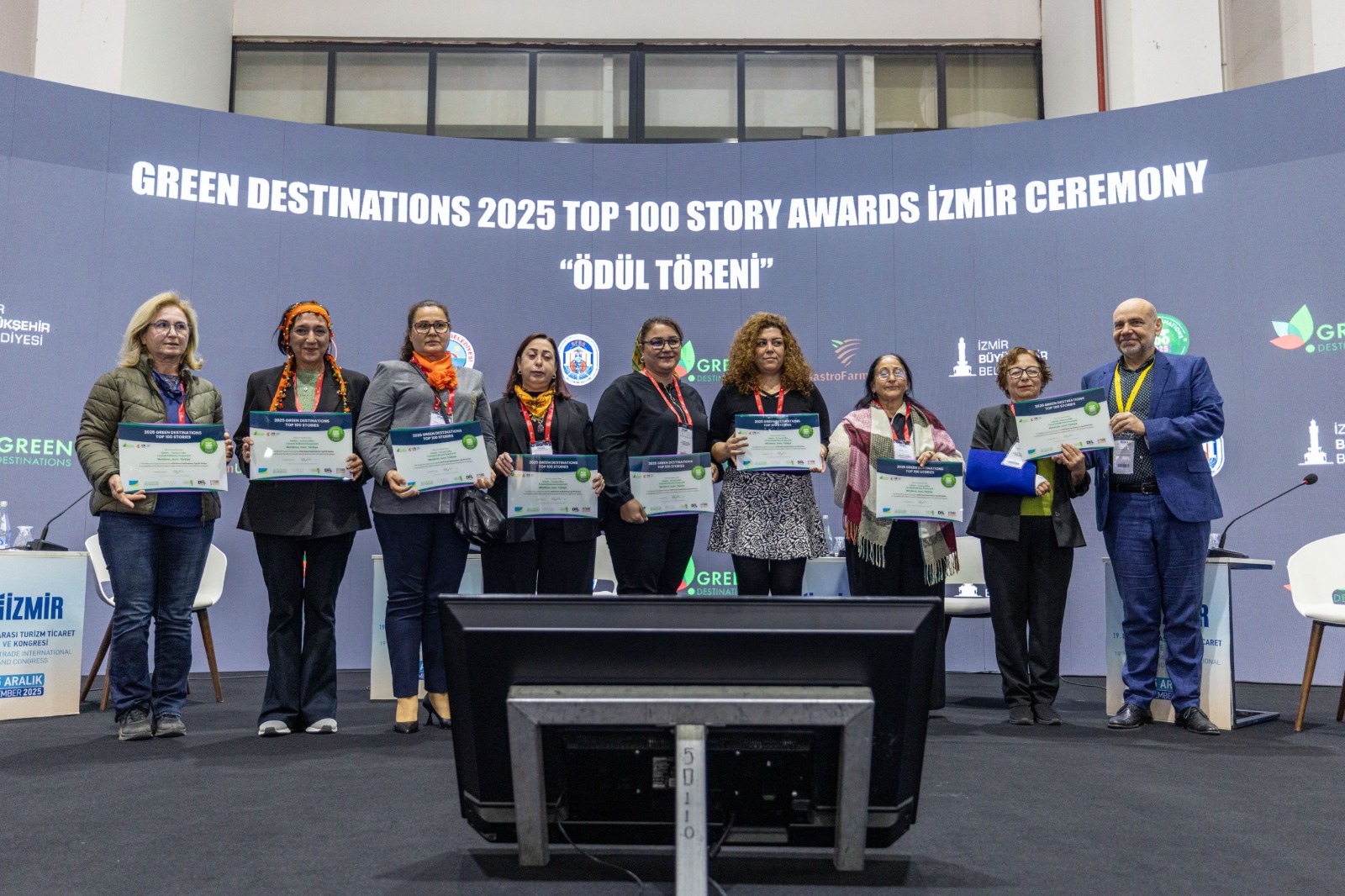 'Öncü Kuruluş' Ödülü Kente Geldi 'İzmir’in En Iyi Hikâyelerini Birlikte Yazacağız' (2)