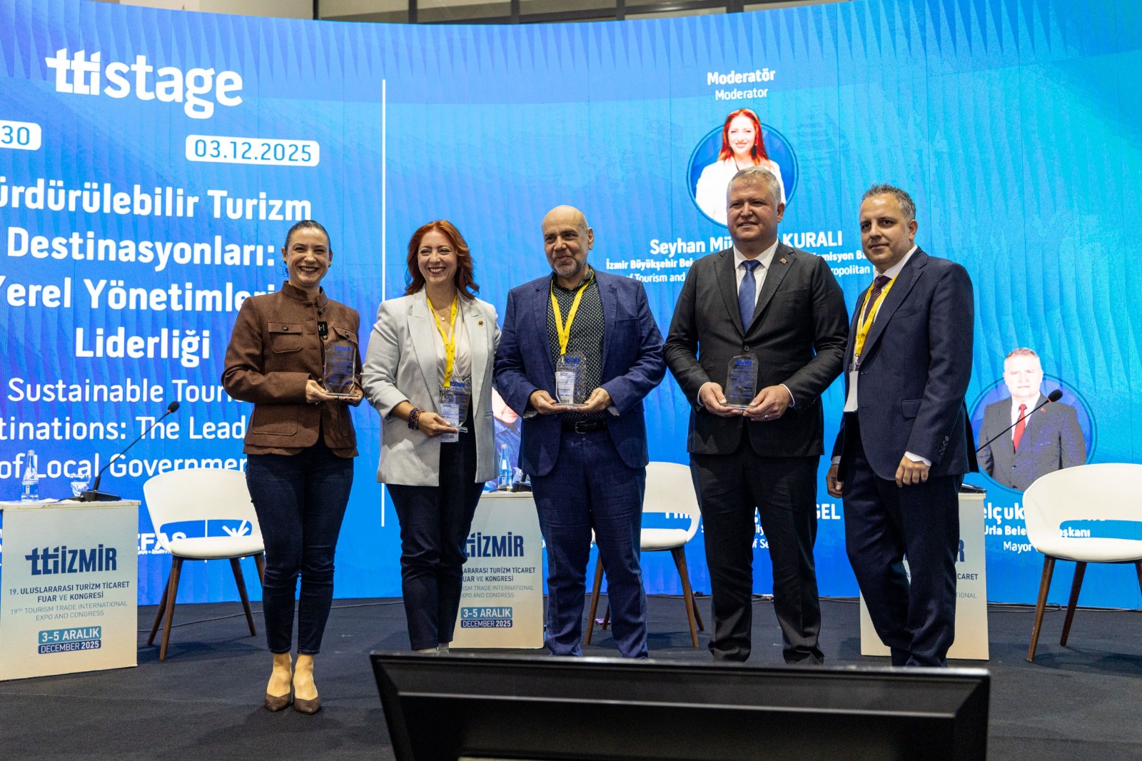 'Öncü Kuruluş' Ödülü Kente Geldi 'İzmir’in En Iyi Hikâyelerini Birlikte Yazacağız' (3)