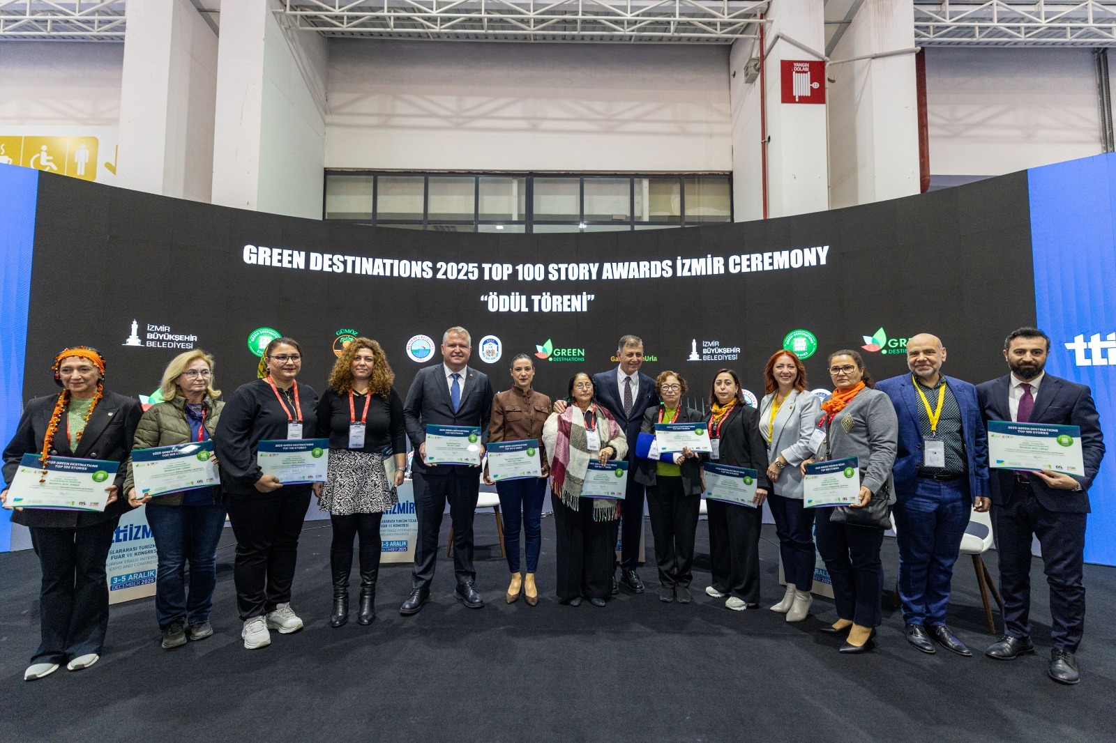 'Öncü Kuruluş' Ödülü Kente Geldi 'İzmir’in En Iyi Hikâyelerini Birlikte Yazacağız' (5)