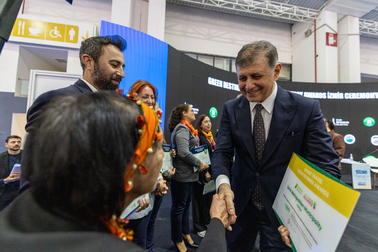 'Öncü Kuruluş' Ödülü Kente Geldi 'İzmir’in En Iyi Hikâyelerini Birlikte Yazacağız' (6)