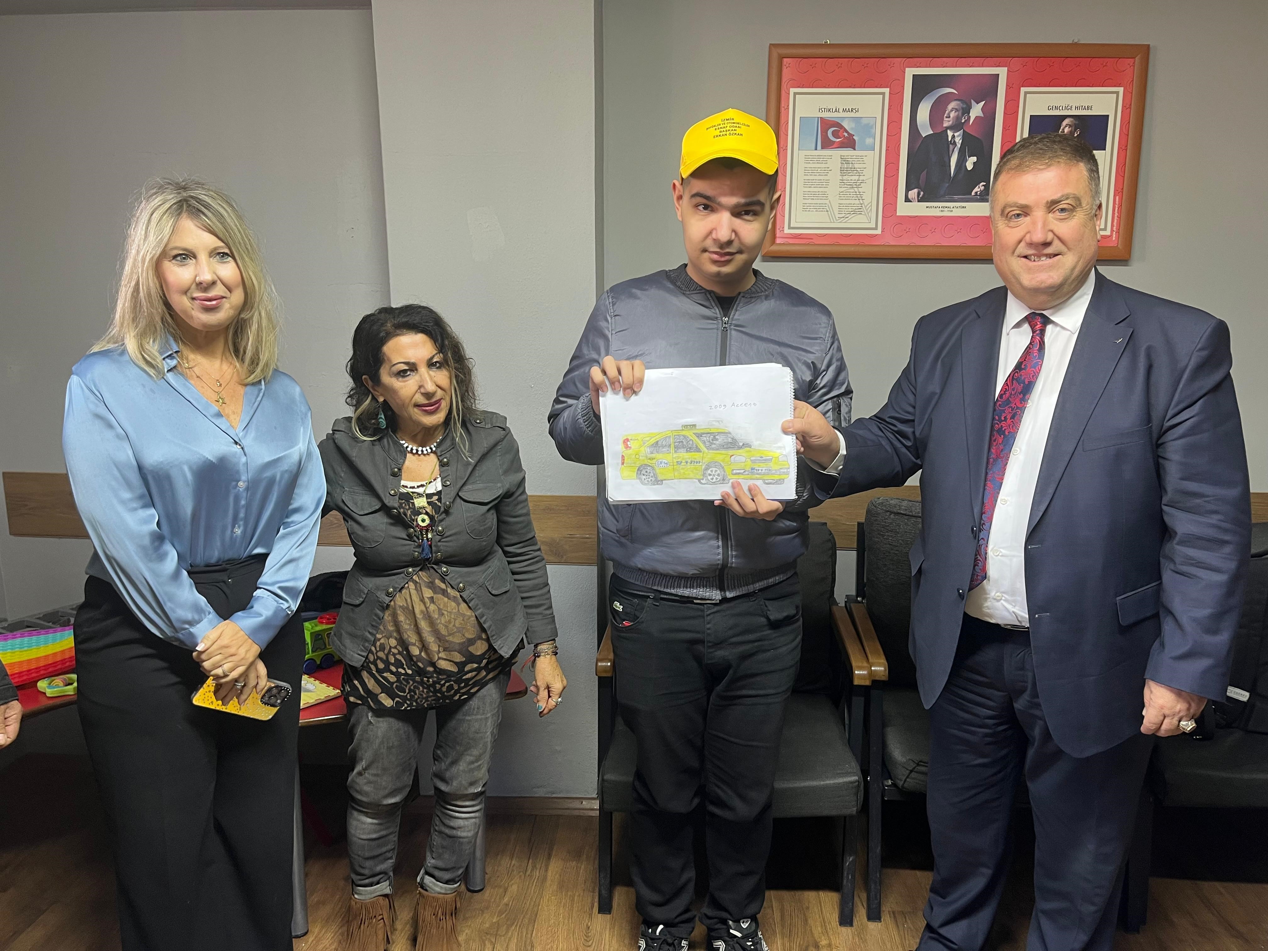 Otizmli Halil’in Taksi Sevgisi Duygulandırdı Oda Başkanı Özel Hediye Verdi (1)