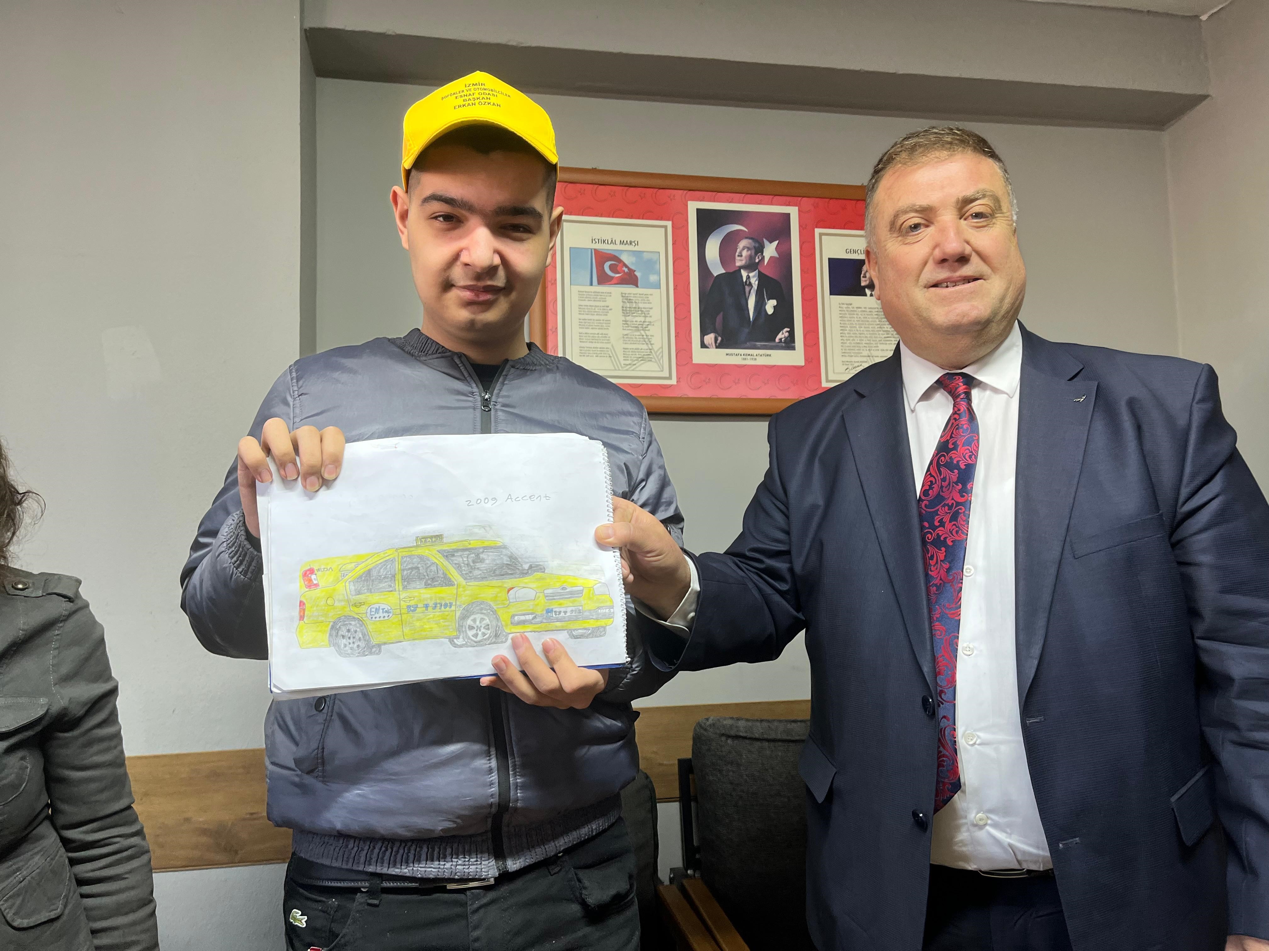 Otizmli Halil’in Taksi Sevgisi Duygulandırdı Oda Başkanı Özel Hediye Verdi (3)