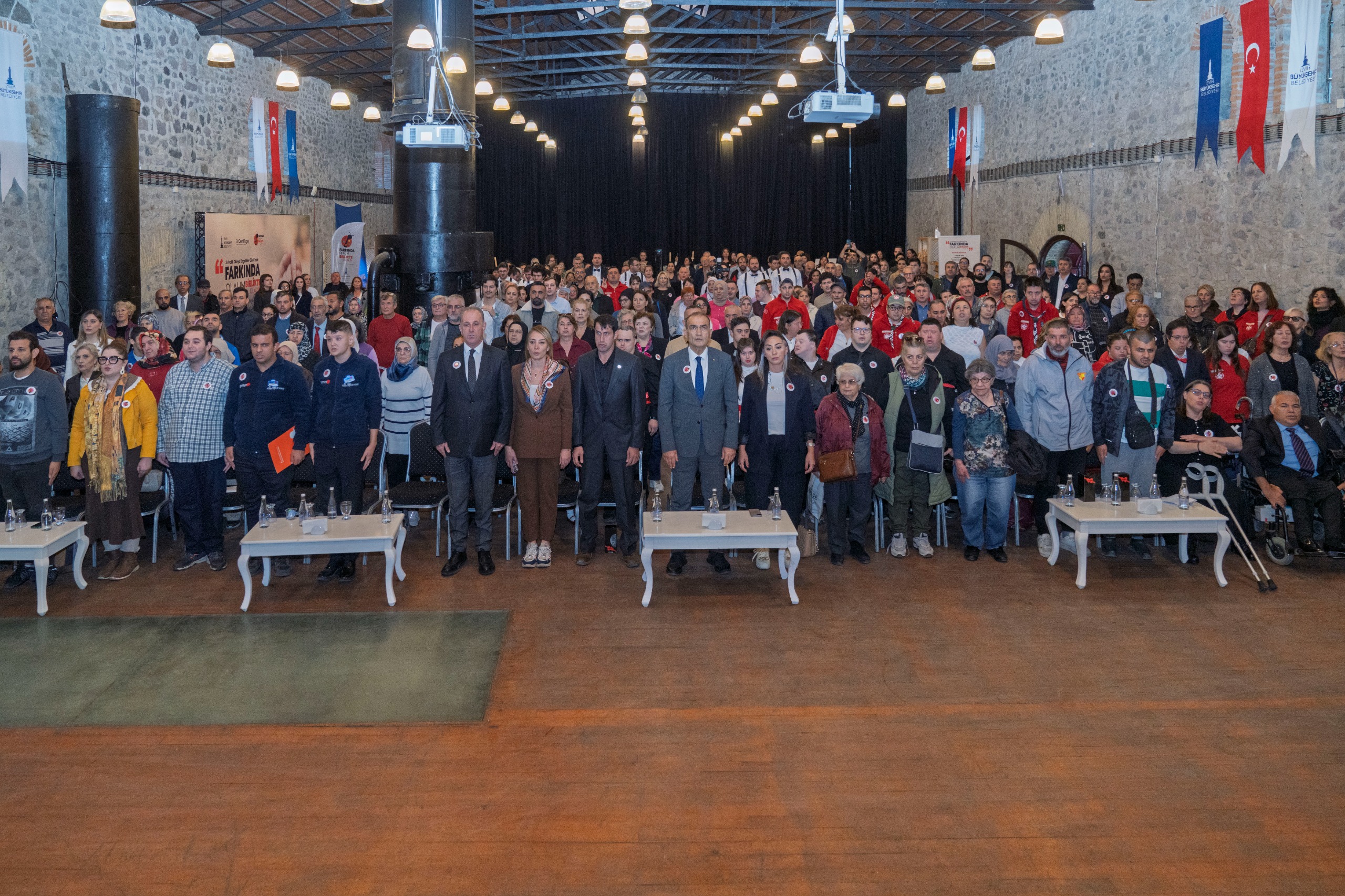 Sahne Engelleri Yıktı İzmir’de Örnek Etkinlik (1)