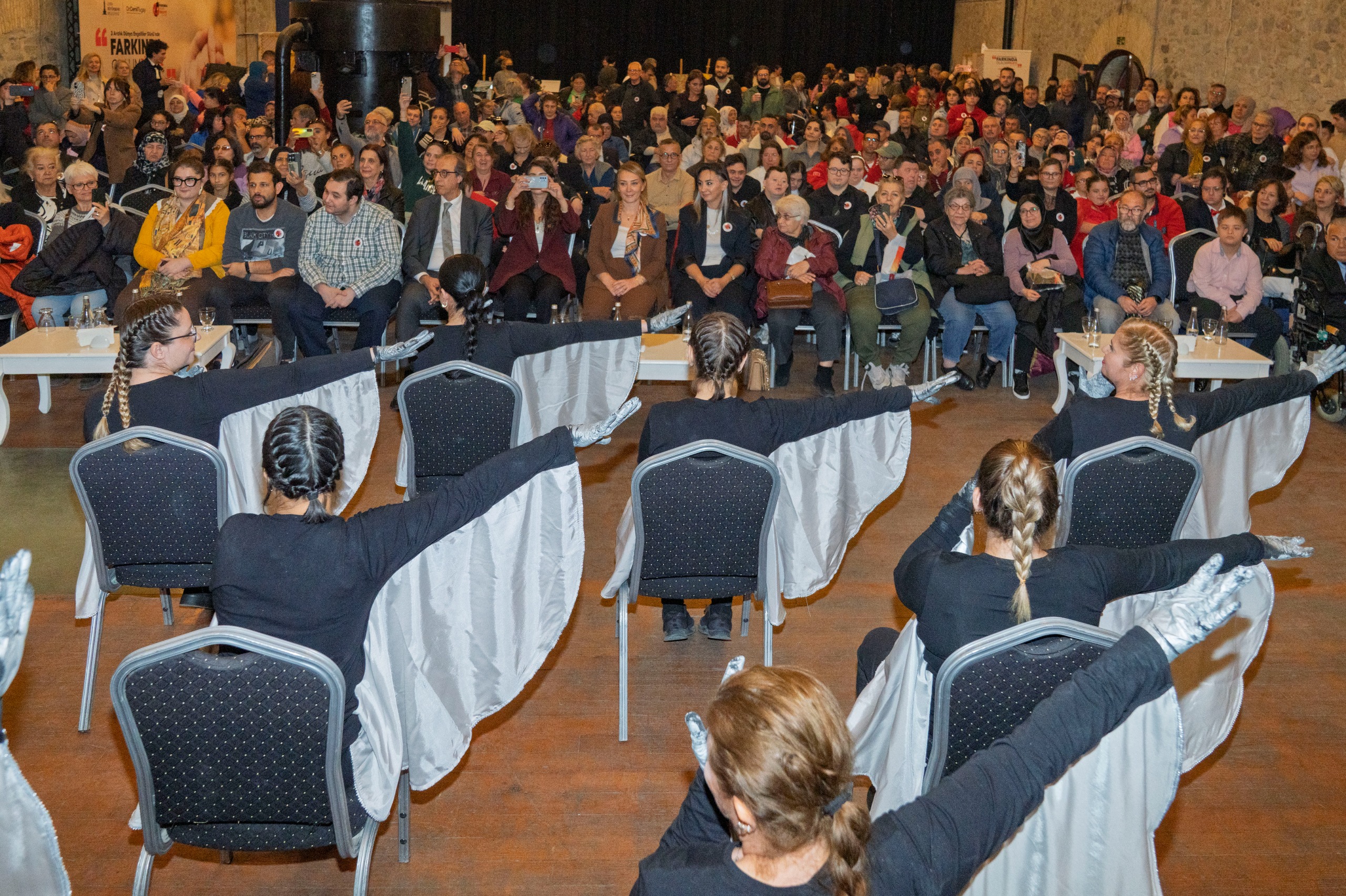 Sahne Engelleri Yıktı İzmir’de Örnek Etkinlik (12)