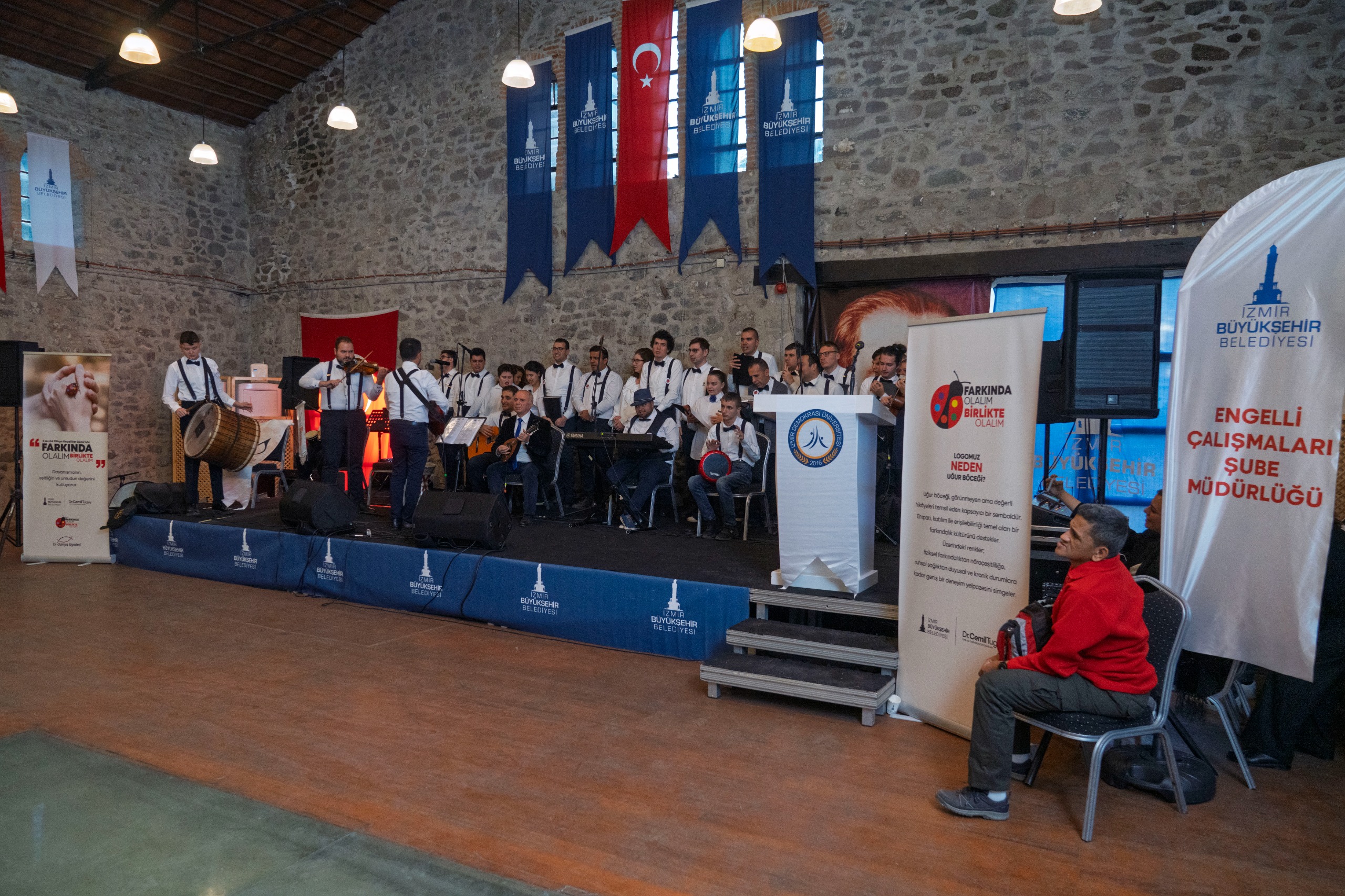 Sahne Engelleri Yıktı İzmir’de Örnek Etkinlik (7)