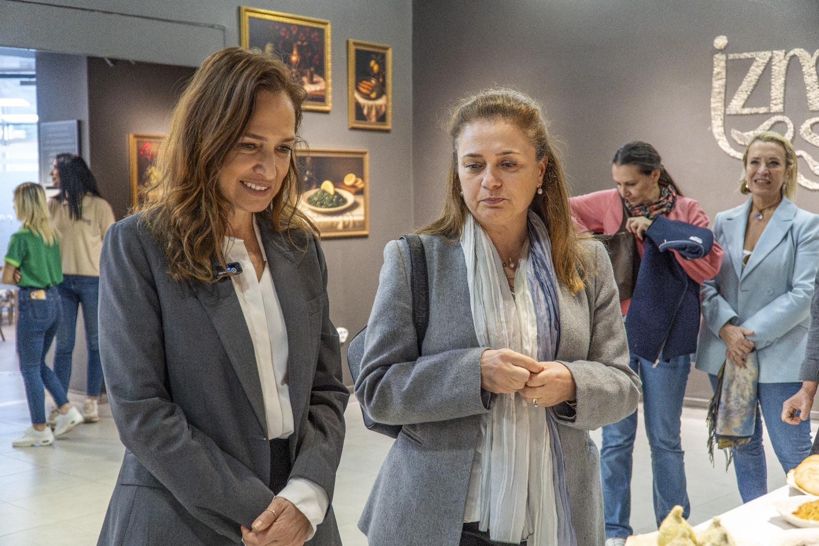 Sanat Ve Gastronomi Buluştu İzmir Sofrası Sergisi Şubat Sonuna Kadar Açık (2)