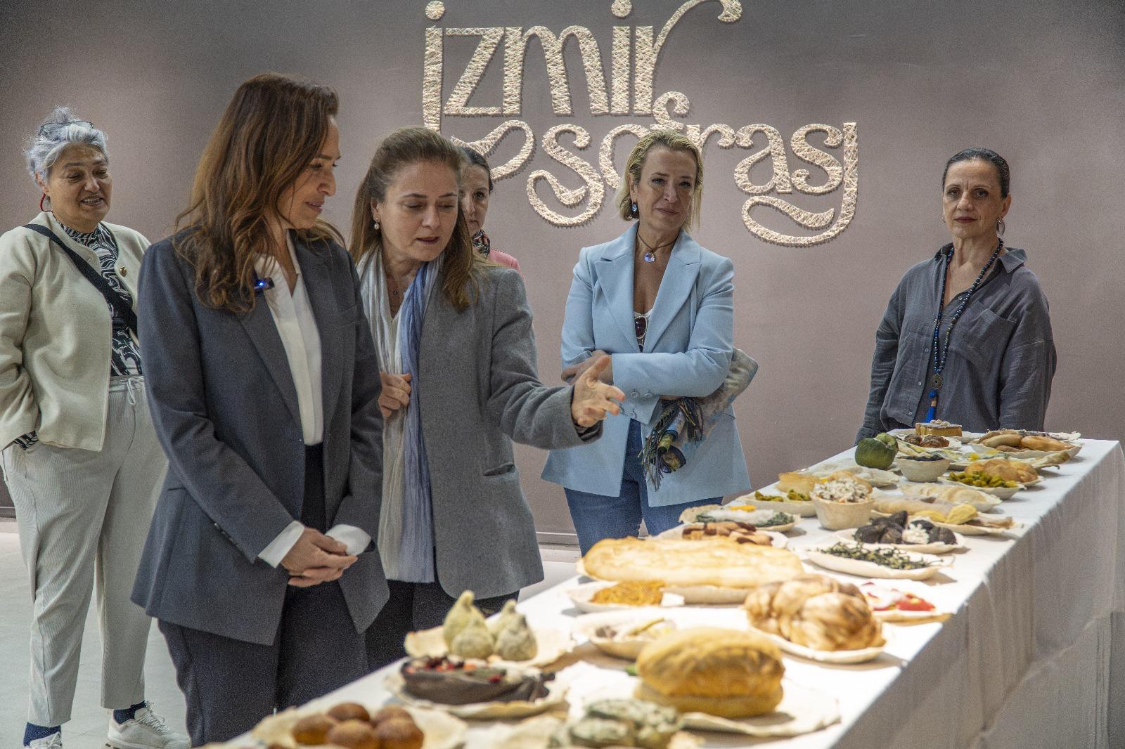 Sanat Ve Gastronomi Buluştu İzmir Sofrası Sergisi Şubat Sonuna Kadar Açık (3)