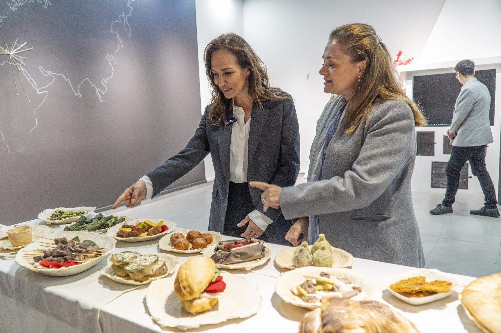 Sanat Ve Gastronomi Buluştu İzmir Sofrası Sergisi Şubat Sonuna Kadar Açık (9)